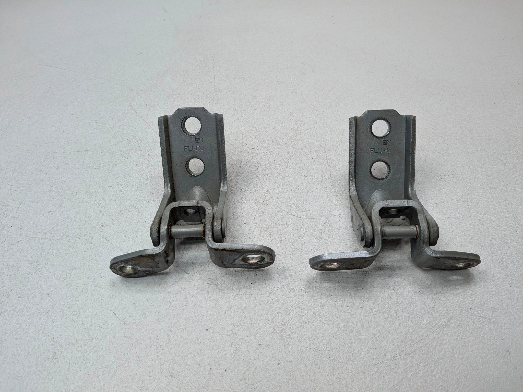 2013 - 2016 HYUNDAI SANTA FE OEM DOOR HINGES SET FRONT LEFT UPPER AND LOWER