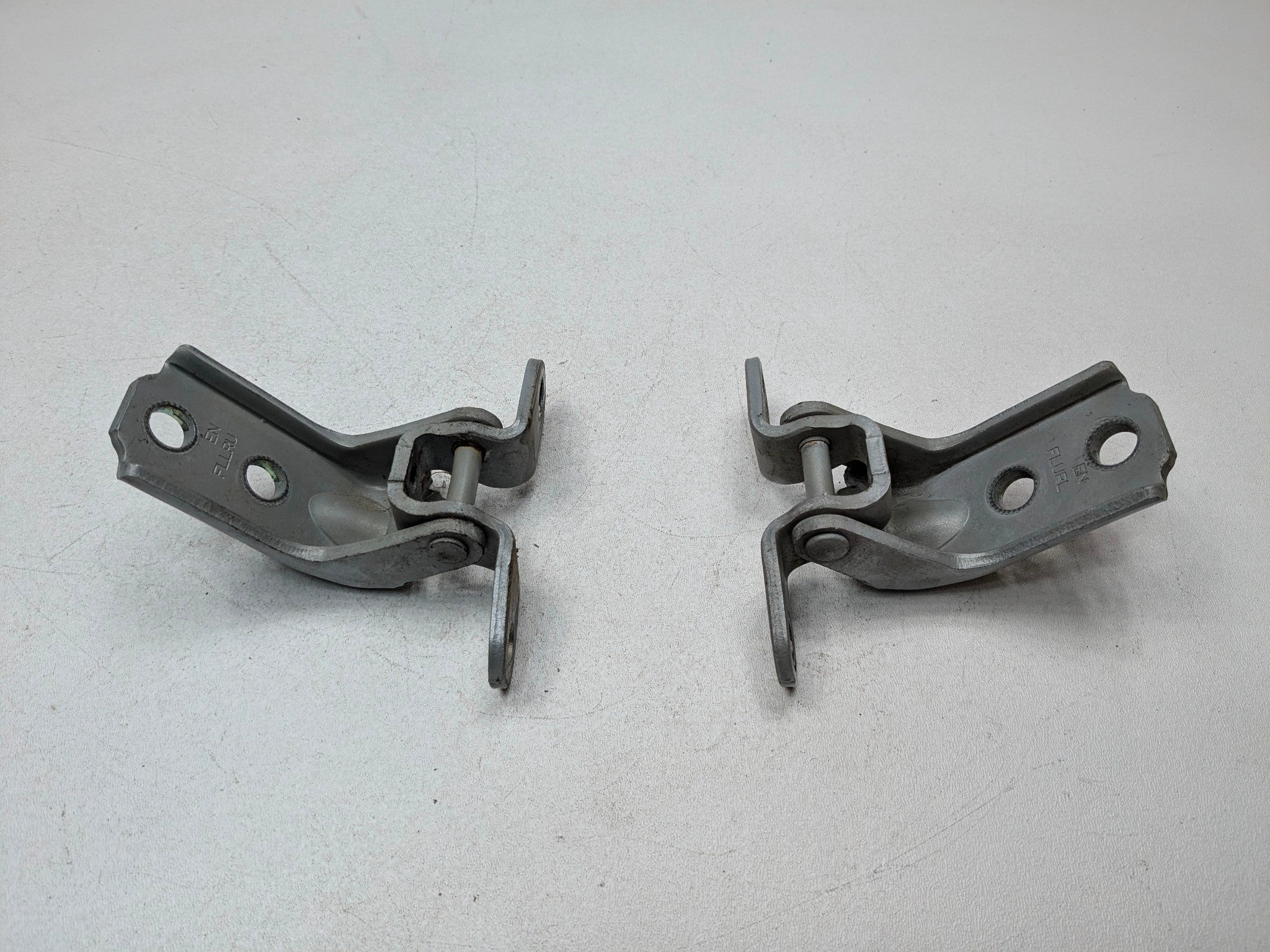 2013 - 2016 HYUNDAI SANTA FE OEM DOOR HINGES SET FRONT LEFT UPPER AND LOWER