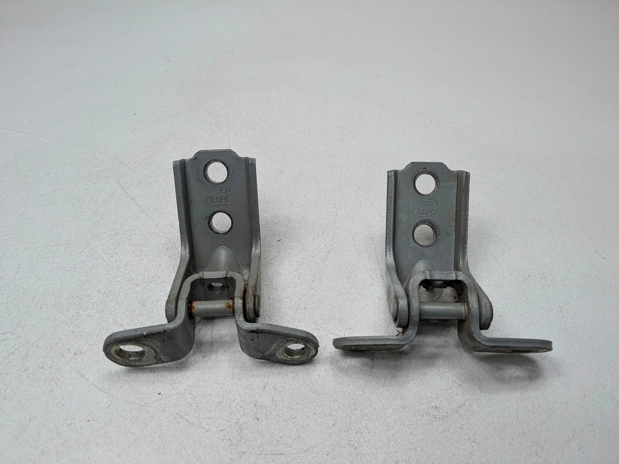2013 - 2016 HYUNDAI SANTA FE OEM DOOR HINGES SET FRONT RIGHT UPPER AND LOWER