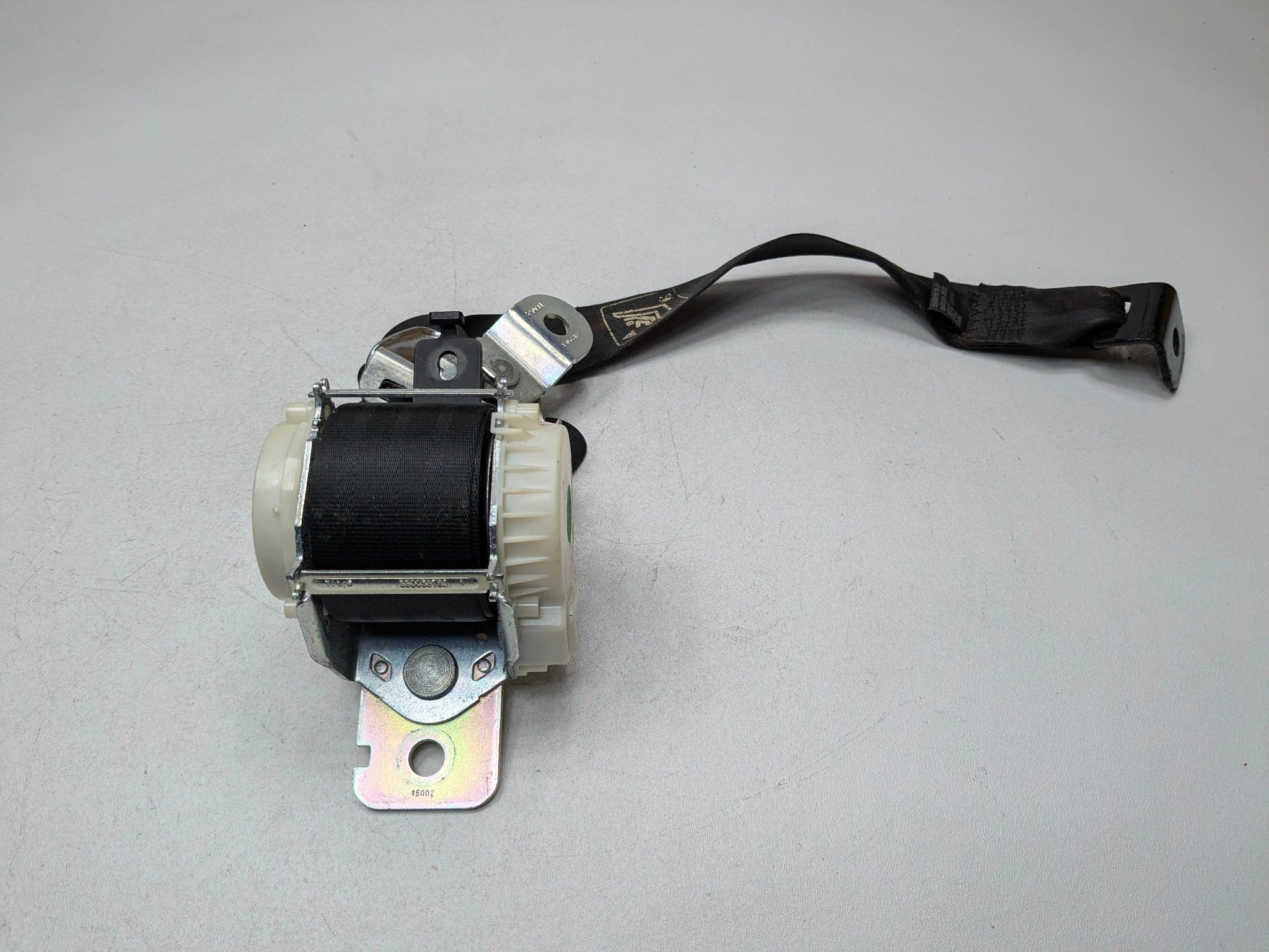 2013 - 2016 HYUNDAI SANTA FE OEM REAR 3RD ROW RIGHT SEAT BELT SEATBELT RETRACTOR