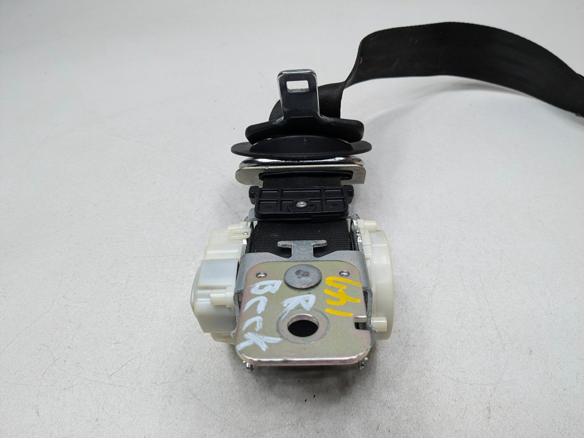 2013 - 2016 HYUNDAI SANTA FE OEM REAR 3RD ROW RIGHT SEAT BELT SEATBELT RETRACTOR