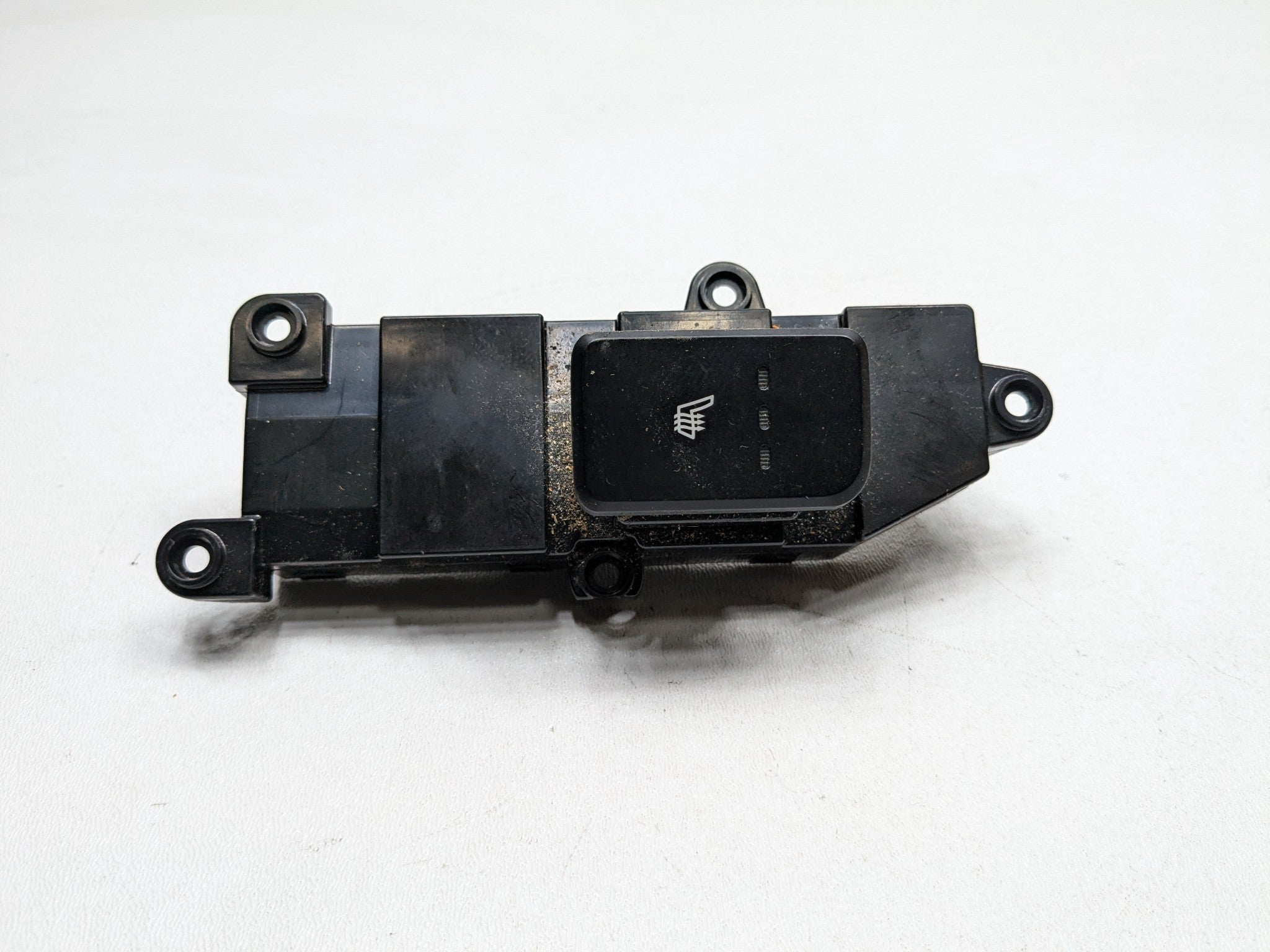 2013 - 2016 HYUNDAI SANTA FE OEM CENTER CONSOLE HEATER SWITCH FRONT RIGHT SIDE