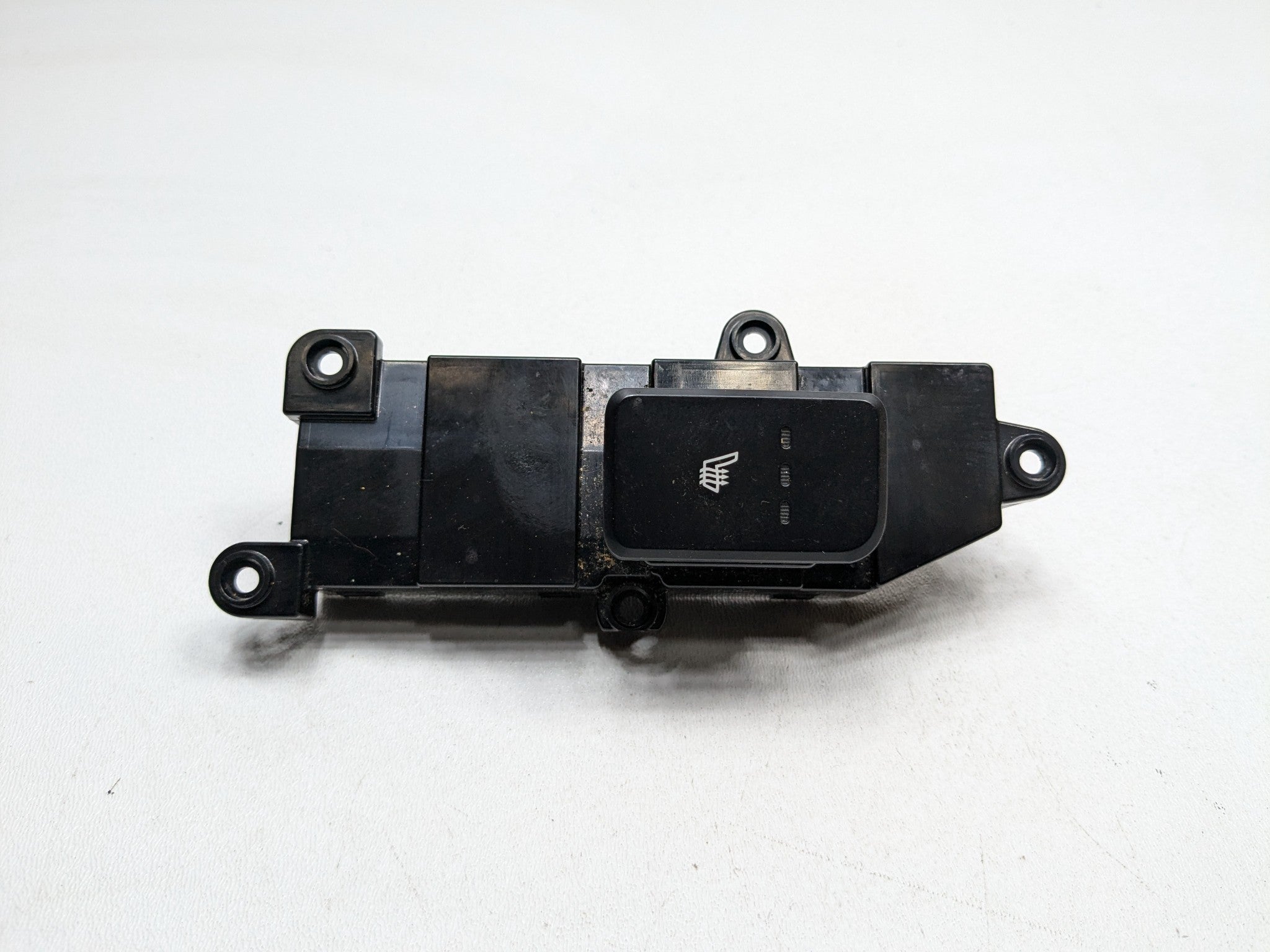 2013 - 2016 HYUNDAI SANTA FE OEM CENTER CONSOLE HEATER SWITCH FRONT RIGHT SIDE