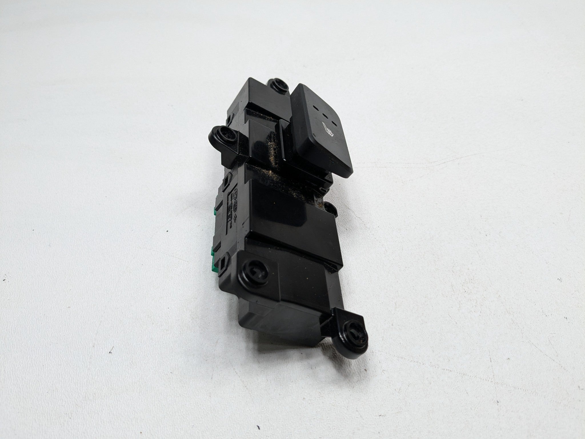 2013 - 2016 HYUNDAI SANTA FE OEM CENTER CONSOLE HEATER SWITCH FRONT RIGHT SIDE