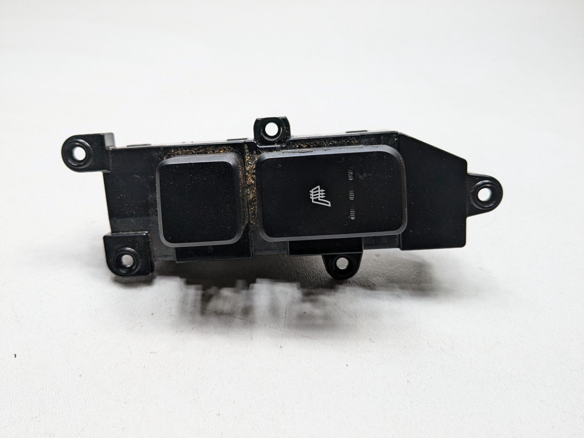 2013 - 2016 HYUNDAI SANTA FE OEM CENTER CONSOLE HEATER SWITCH FRONT LEFT SIDE