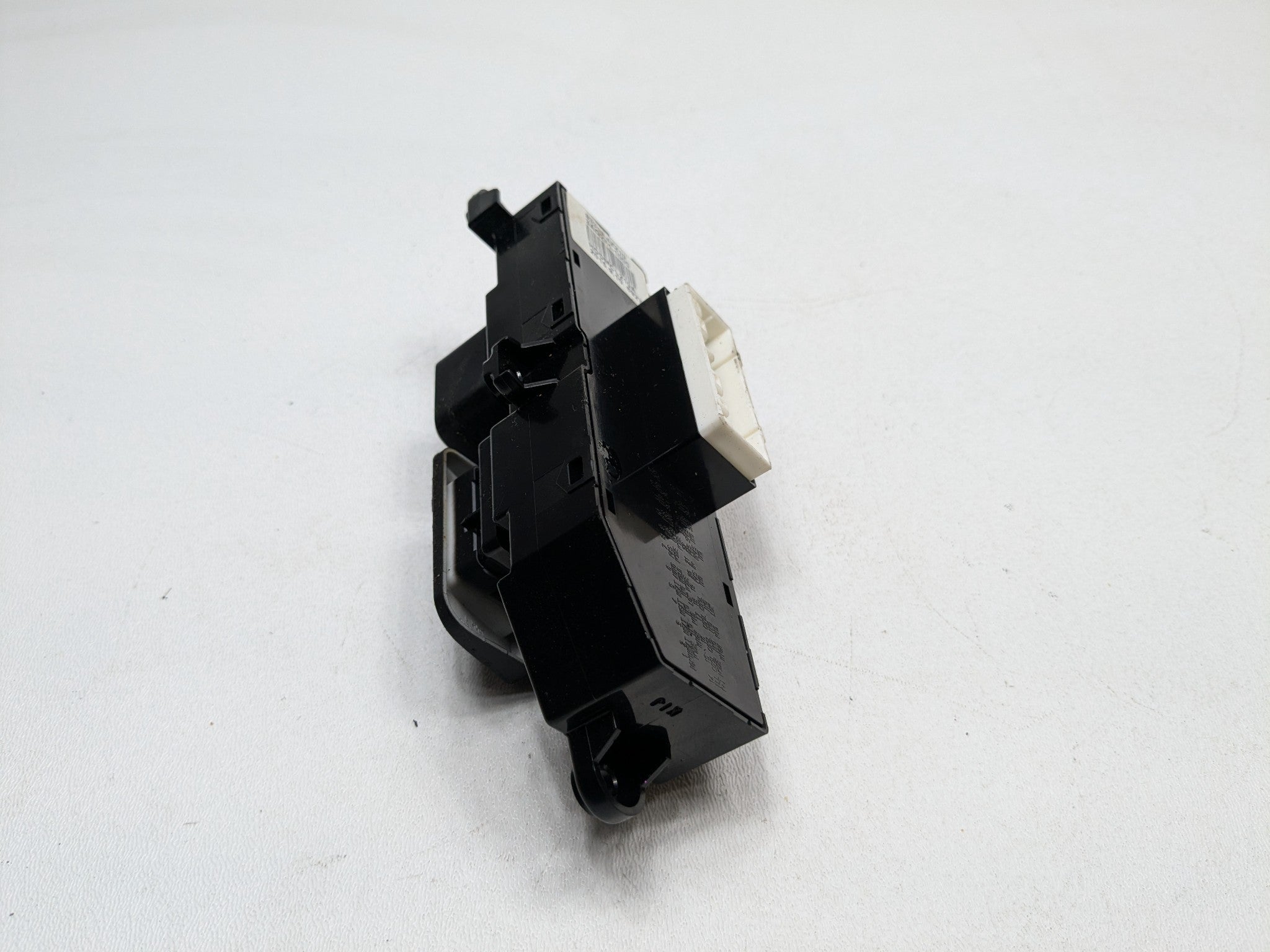 2013 - 2016 HYUNDAI SANTA FE OEM CENTER CONSOLE HEATER SWITCH FRONT LEFT SIDE