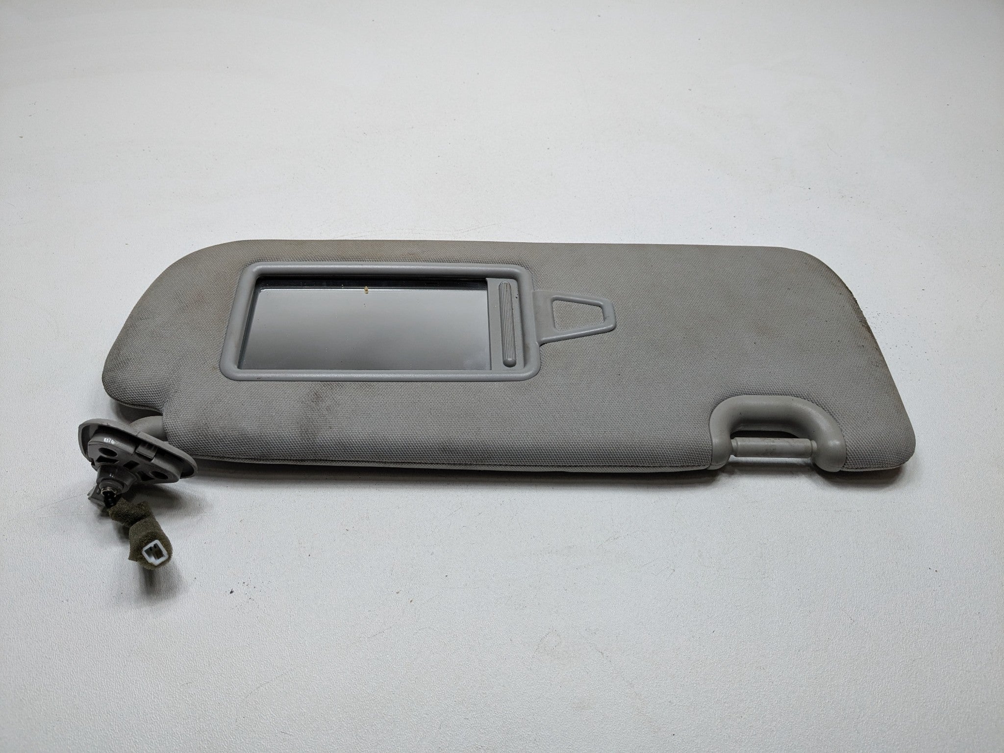 13 - 16 HYUNDAI SANTA FE OEM SUN VISOR GRAY INTERIOR UPPER ROOF FRONT RIGHT SIDE