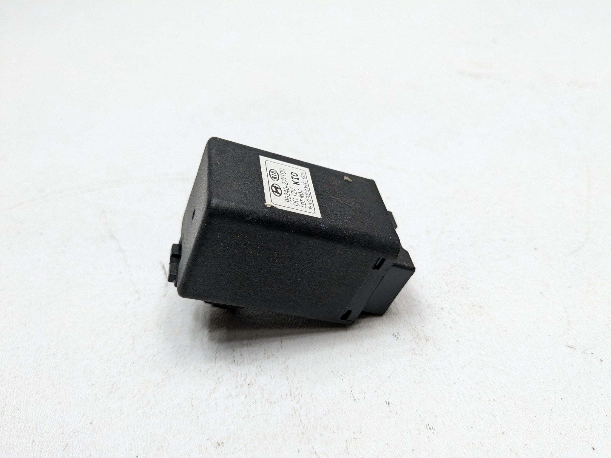 2013 - 2016 HYUNDAI SANTA FE OEM RELAY STOP SIGNAL CONTROL MODULE UNIT