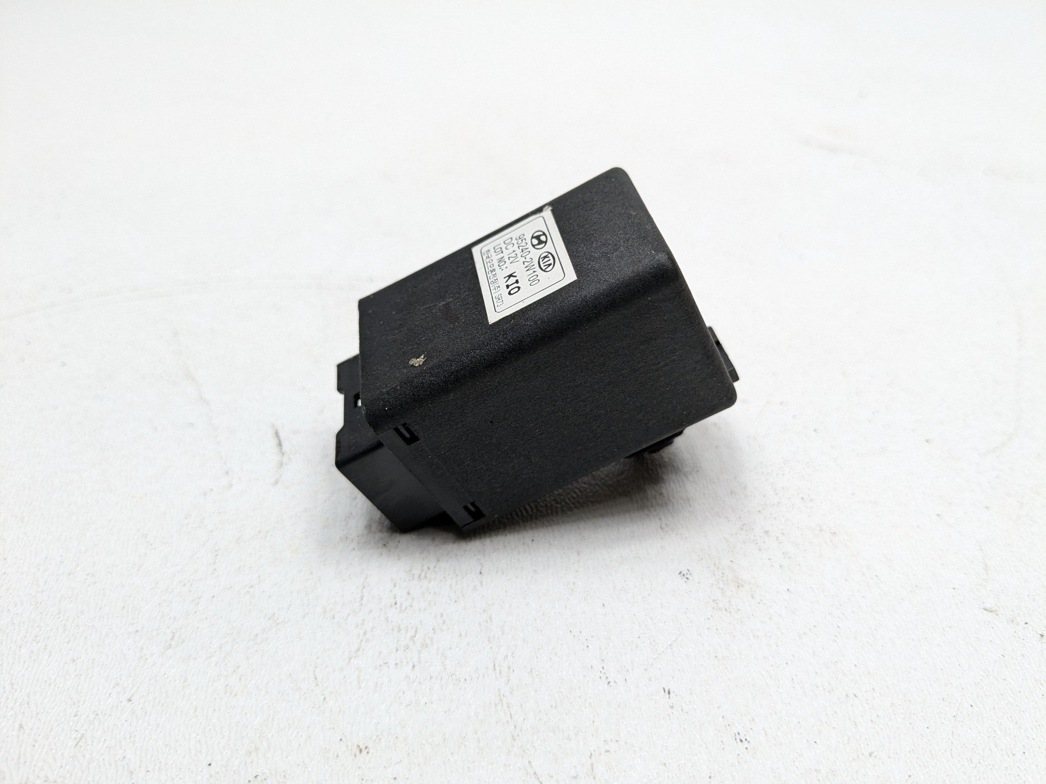 2013 - 2016 HYUNDAI SANTA FE OEM RELAY STOP SIGNAL CONTROL MODULE UNIT