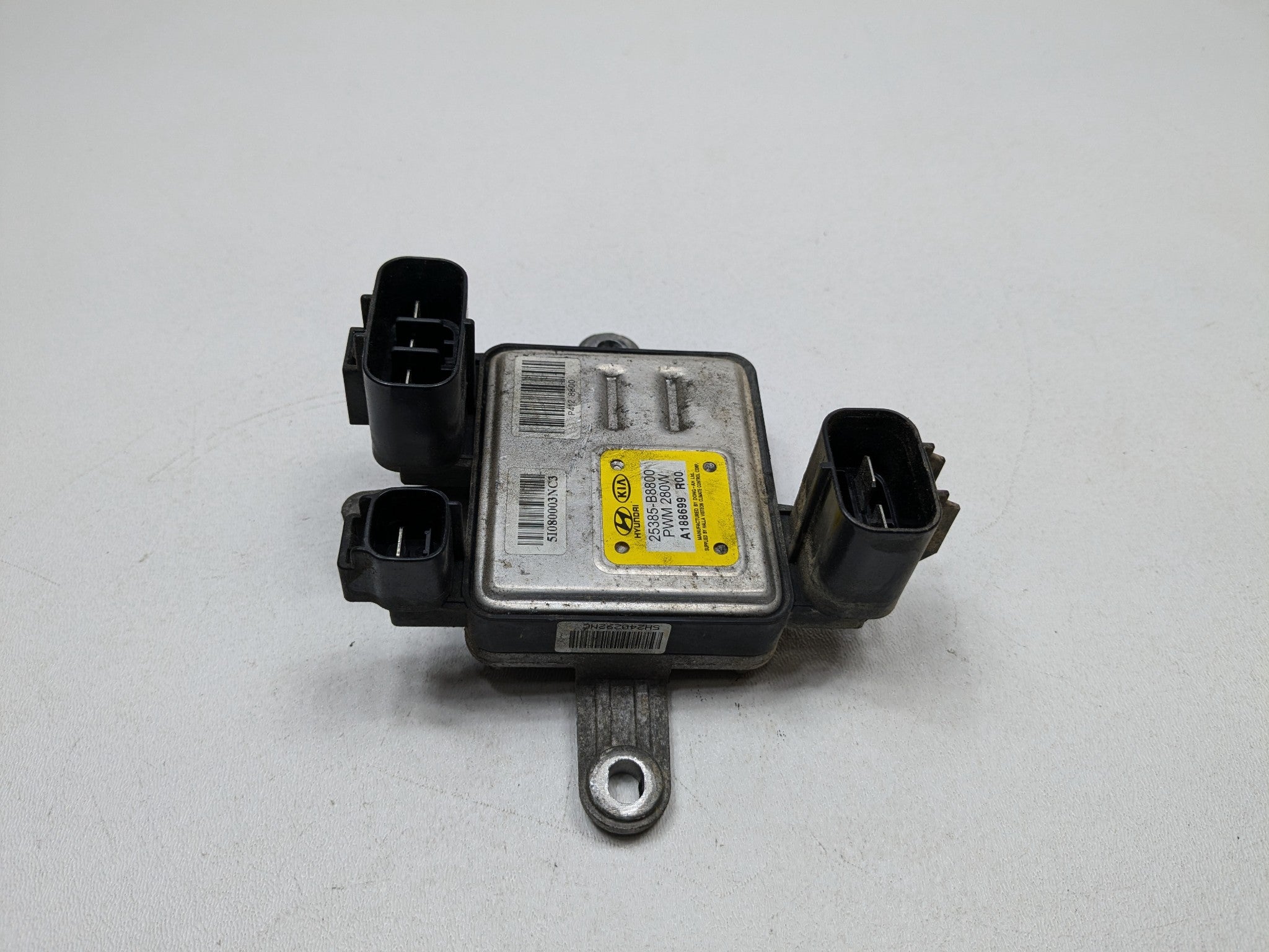 2013 - 2016 HYUNDAI SANTA FE OEM ENGINE COOLING FAN COMPUTER CONTROL MODULE