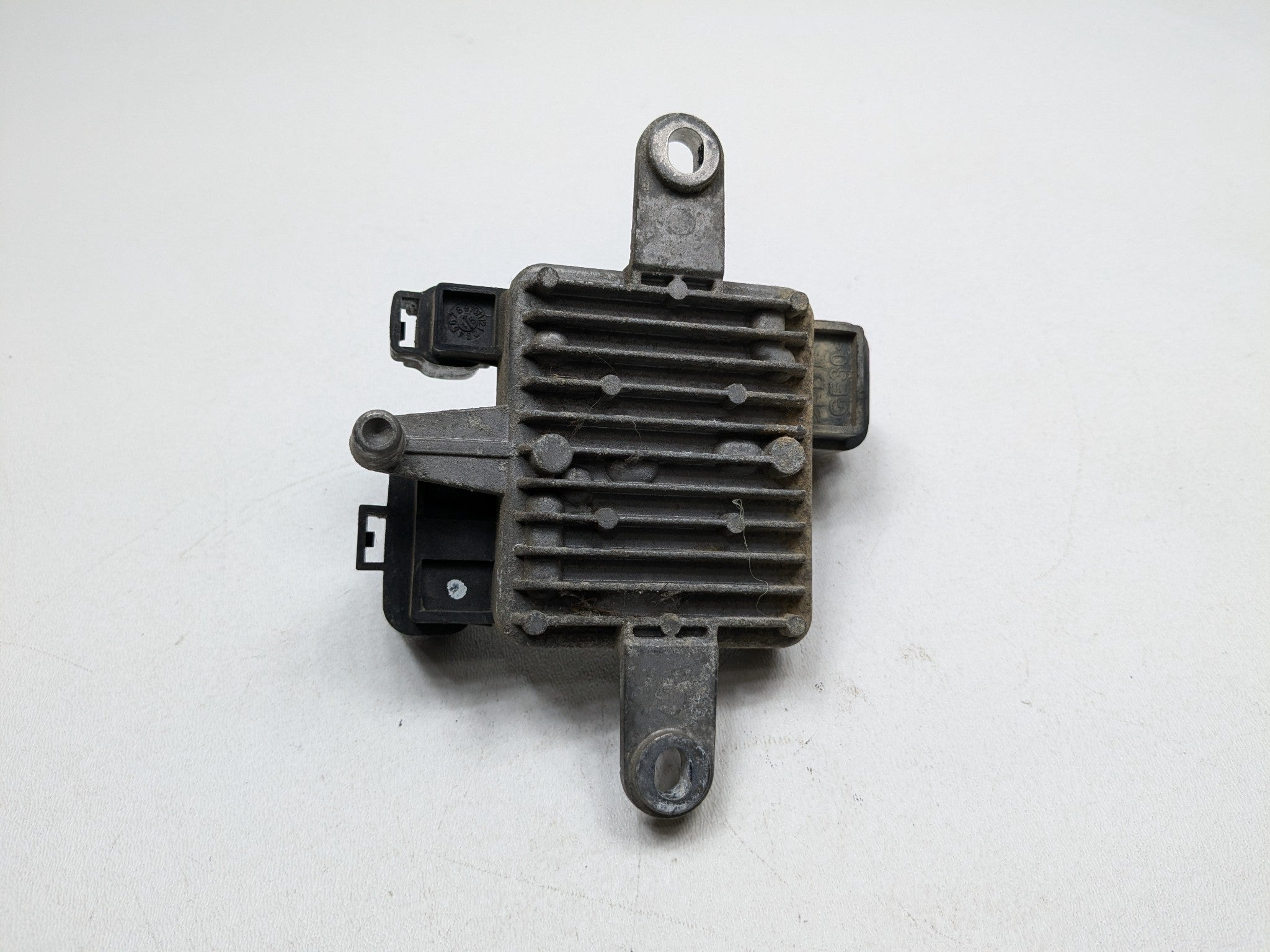2013 - 2016 HYUNDAI SANTA FE OEM ENGINE COOLING FAN COMPUTER CONTROL MODULE