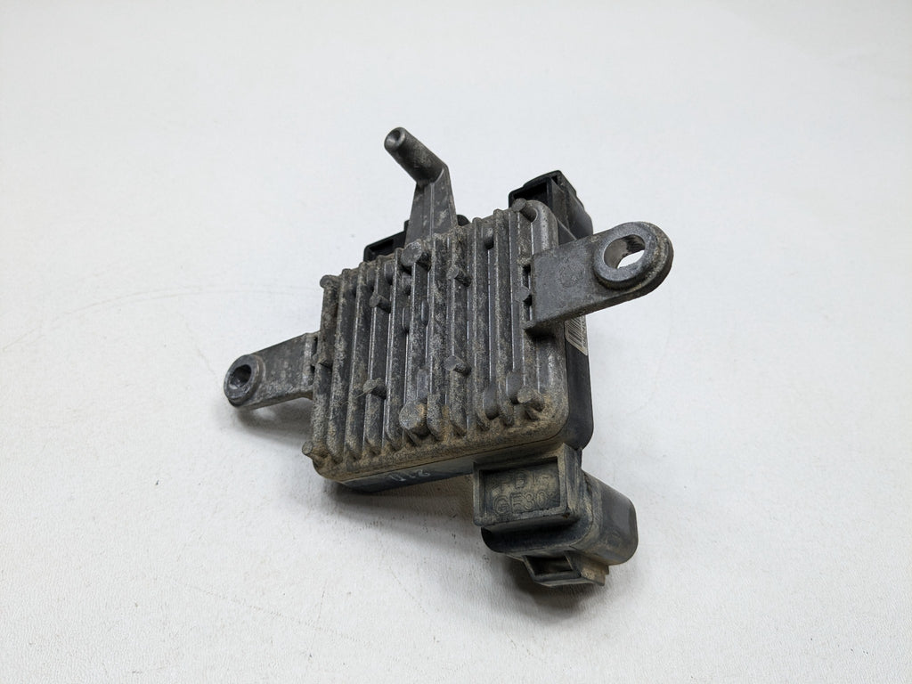 2013 - 2016 HYUNDAI SANTA FE OEM ENGINE COOLING FAN COMPUTER CONTROL MODULE