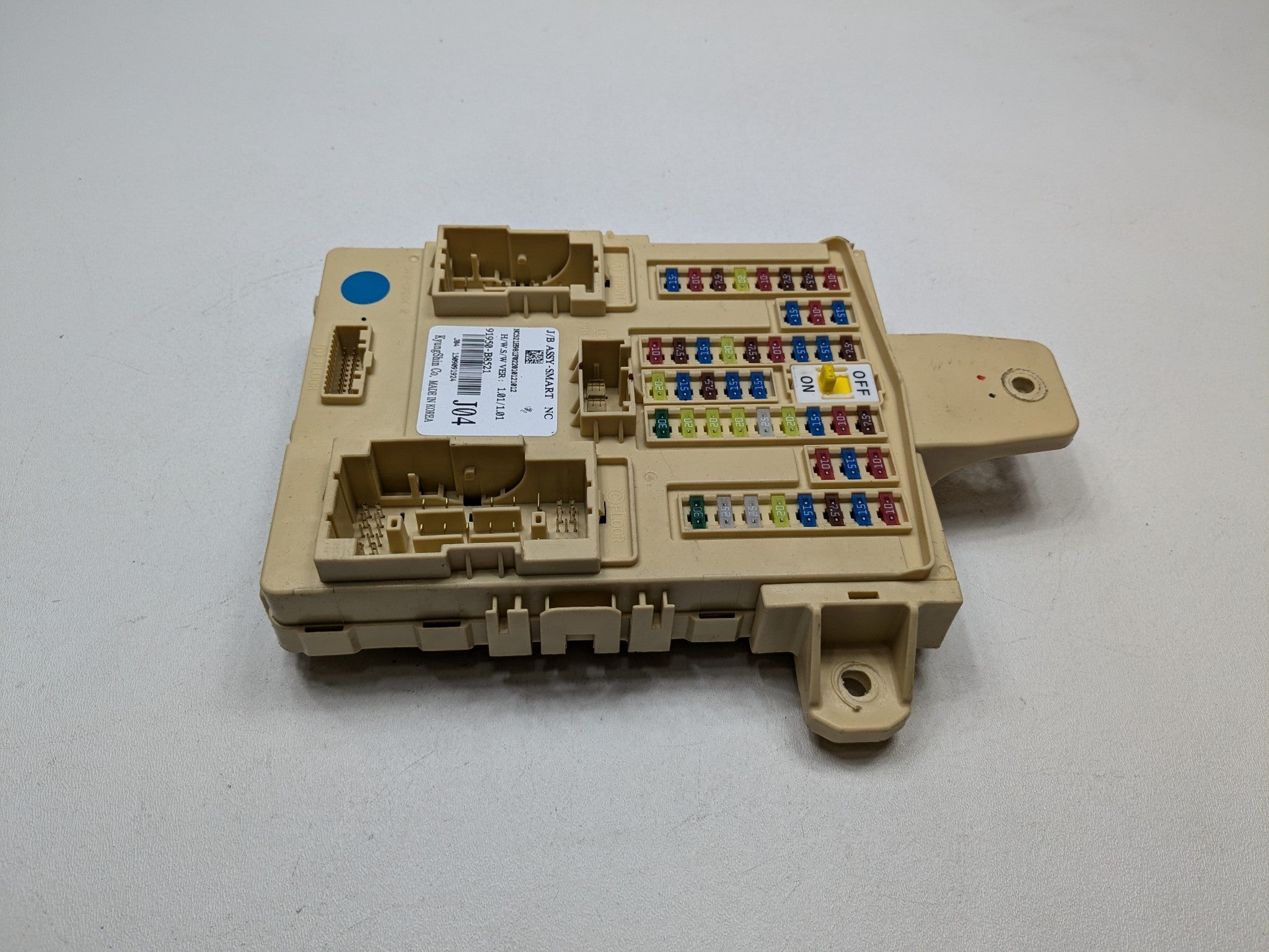 2013 - 2016 HYUNDAI SANTA FE OEM INTERIOR CABIN JUNCTION RELAY FUSE BOX