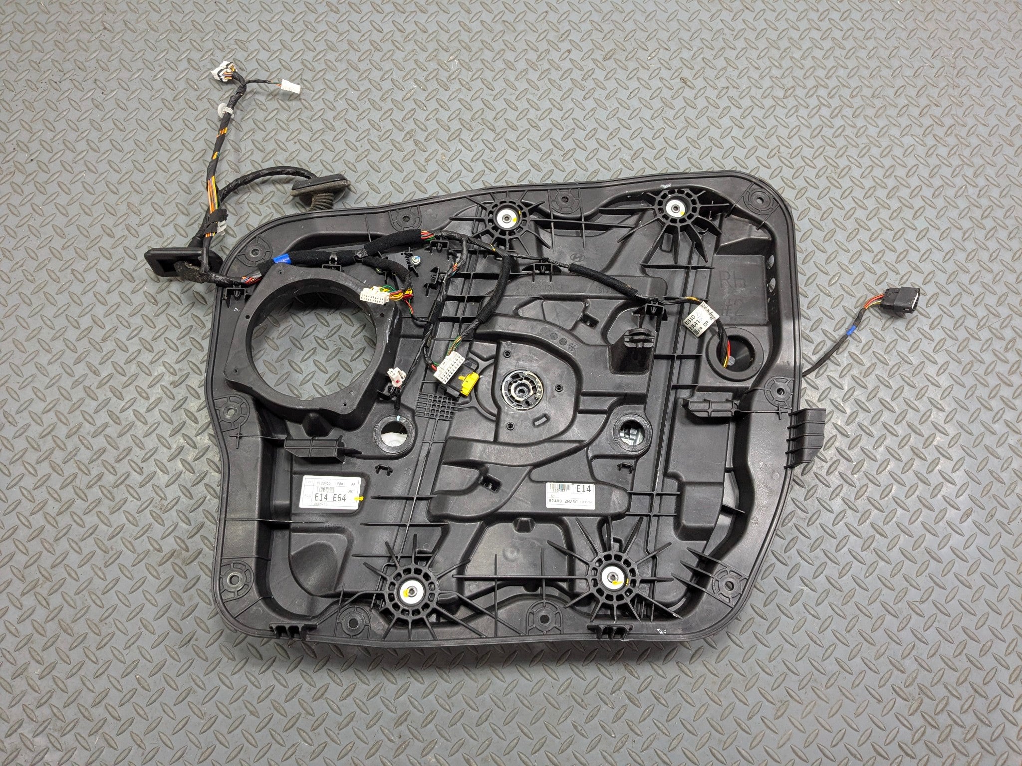 2013 - 2016 HYUNDAI SANTA FE OEM DOOR WINDOW REGUALTOR PANEL FRONT RIGHT SIDE