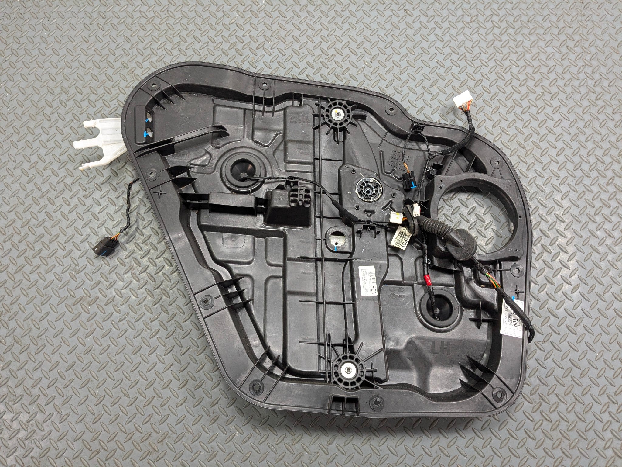 2013 - 2016 HYUNDAI SANTA FE OEM DOOR WINDOW REGUALTOR PANEL REAR LEFT SIDE