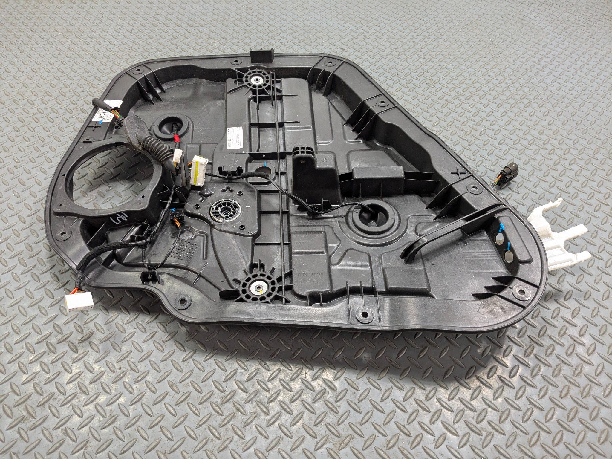 2013 - 2016 HYUNDAI SANTA FE OEM DOOR WINDOW REGUALTOR PANEL REAR LEFT SIDE