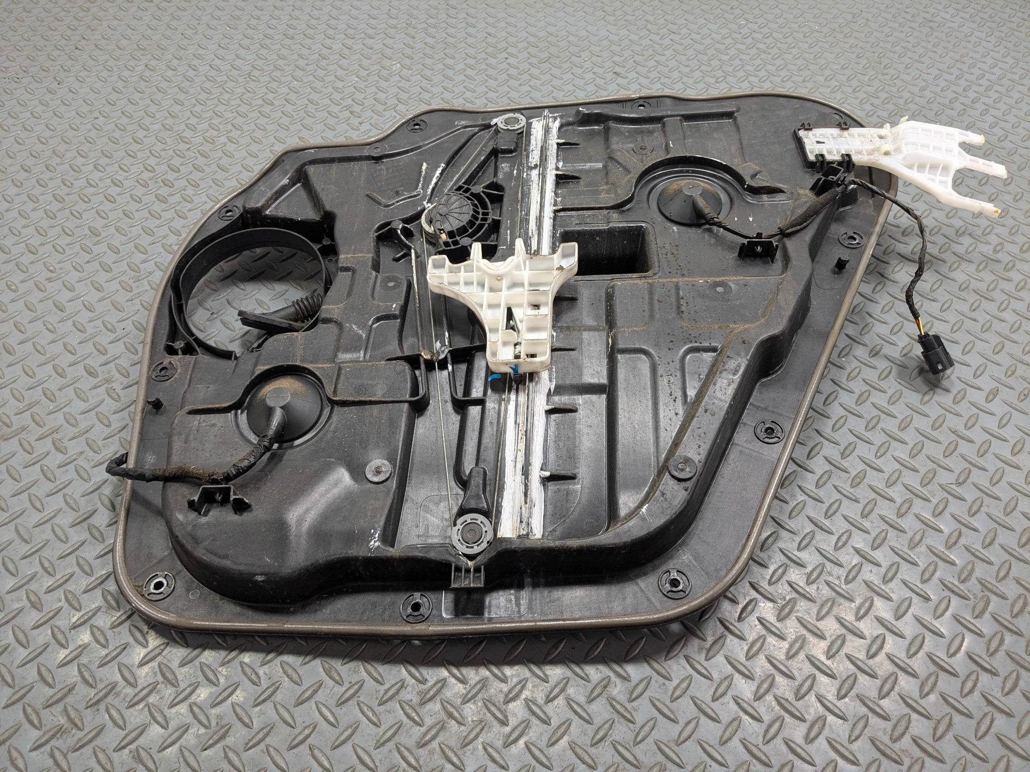 2013 - 2016 HYUNDAI SANTA FE OEM DOOR WINDOW REGUALTOR PANEL REAR LEFT SIDE