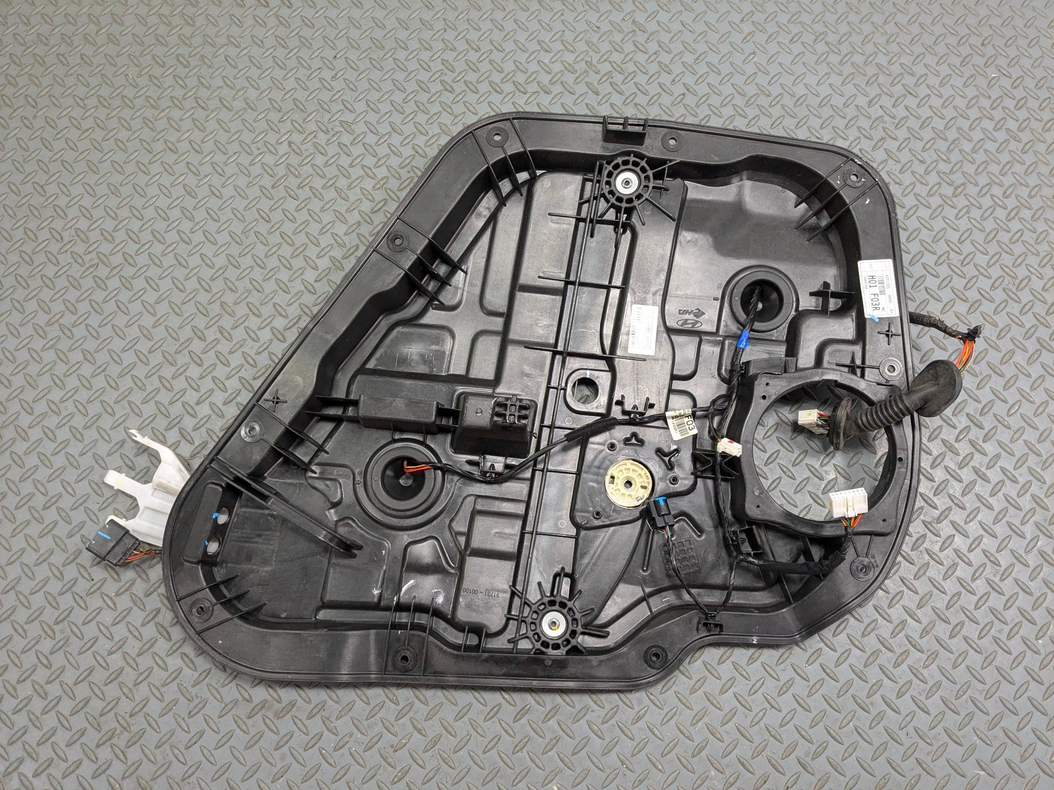 2013 - 2016 HYUNDAI SANTA FE OEM DOOR WINDOW REGUALTOR PANEL REAR RIGHT SIDE