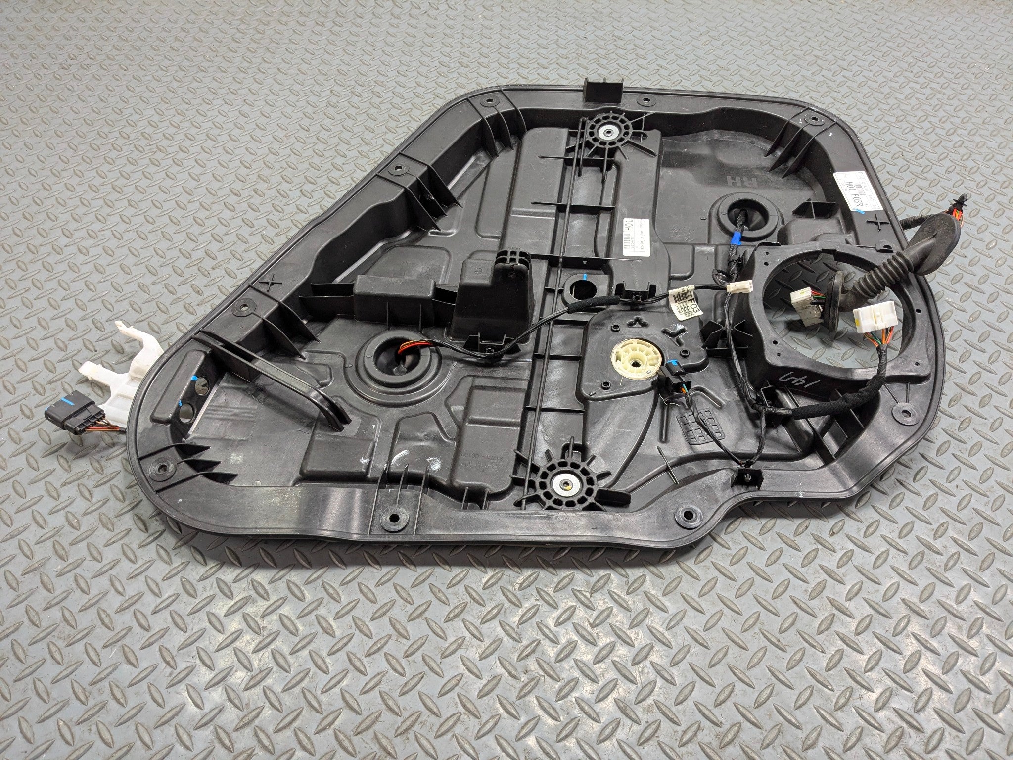 2013 - 2016 HYUNDAI SANTA FE OEM DOOR WINDOW REGUALTOR PANEL REAR RIGHT SIDE