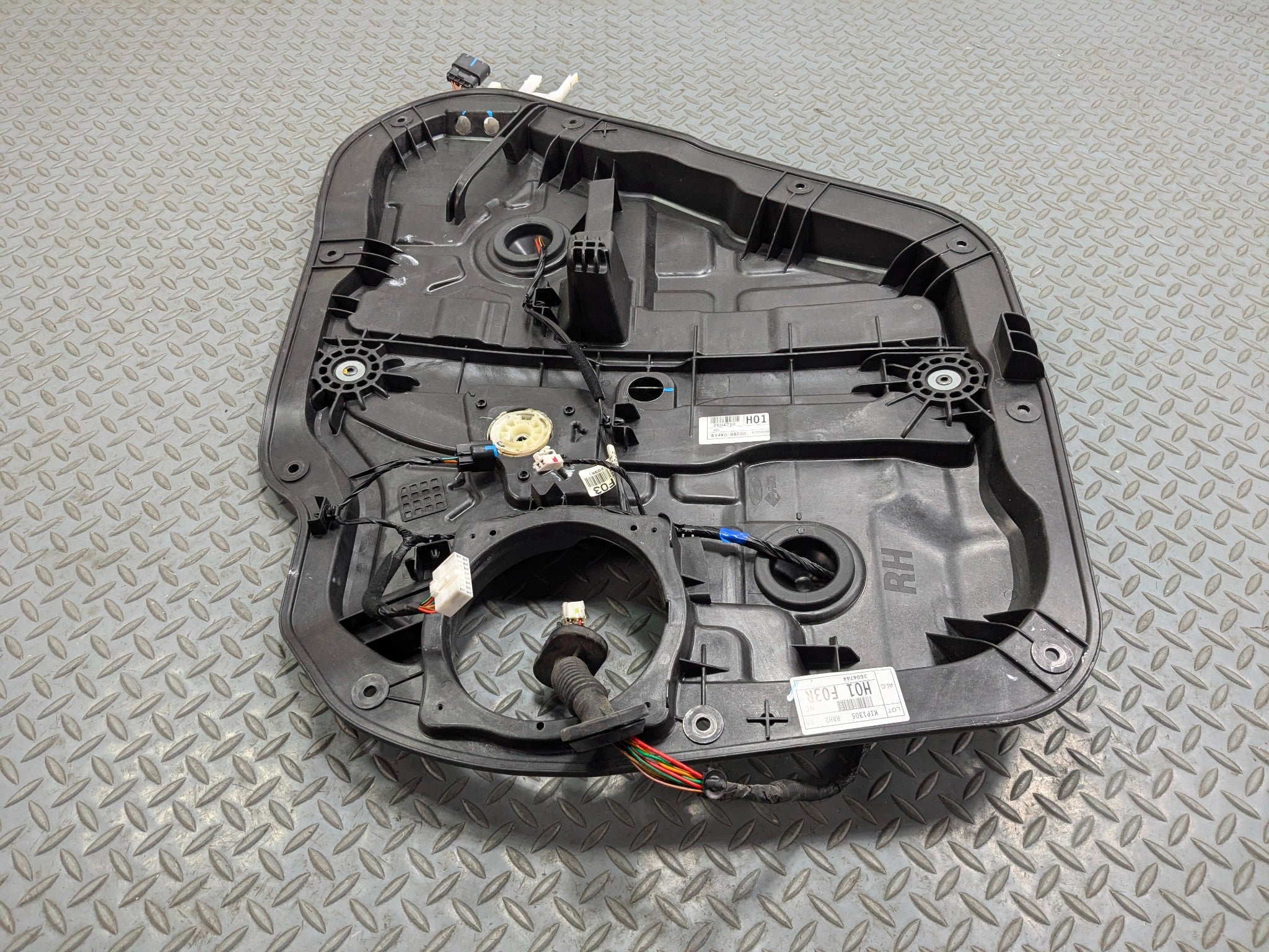 2013 - 2016 HYUNDAI SANTA FE OEM DOOR WINDOW REGUALTOR PANEL REAR RIGHT SIDE