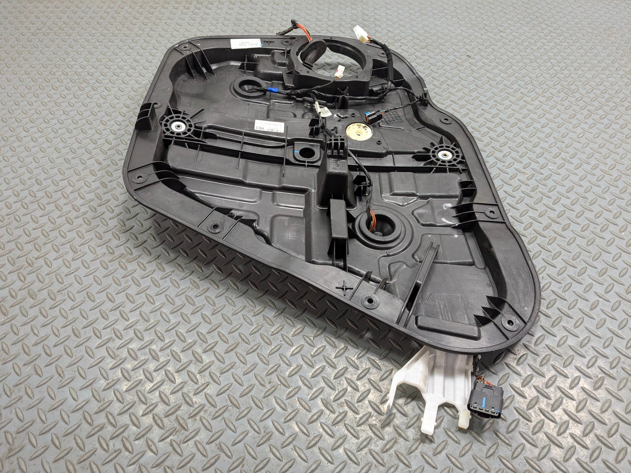 2013 - 2016 HYUNDAI SANTA FE OEM DOOR WINDOW REGUALTOR PANEL REAR RIGHT SIDE