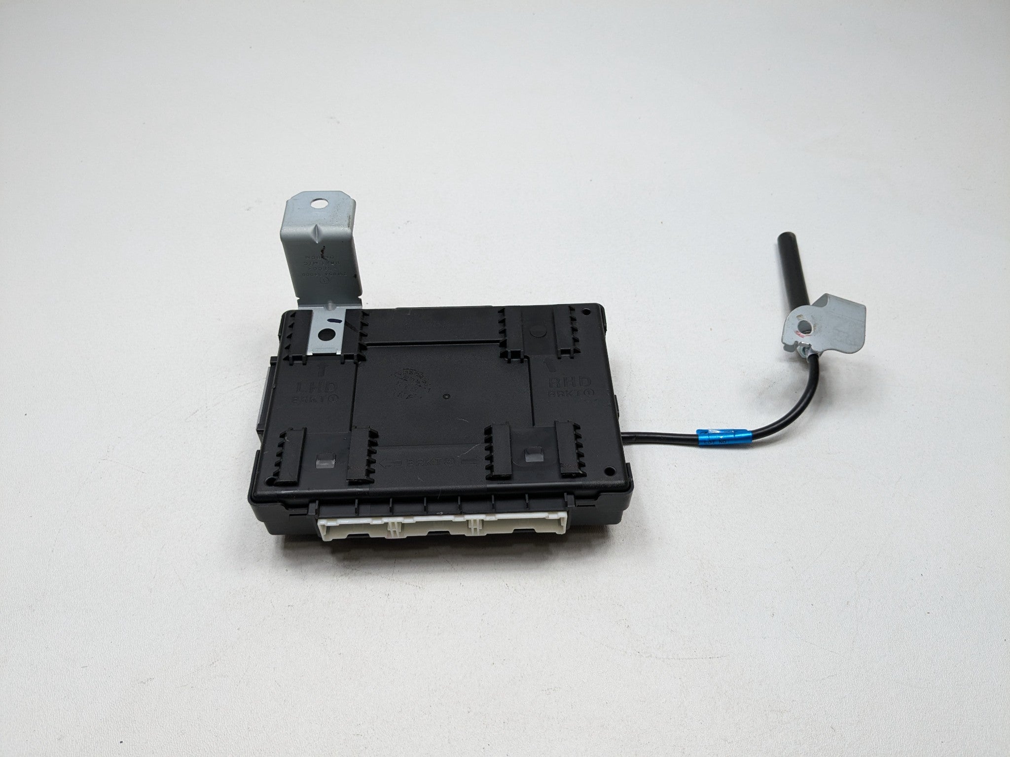 2013 - 2016 HYUNDAI SANTA FE OEM BCM ECU BODY CONTROL MODULE UNIT