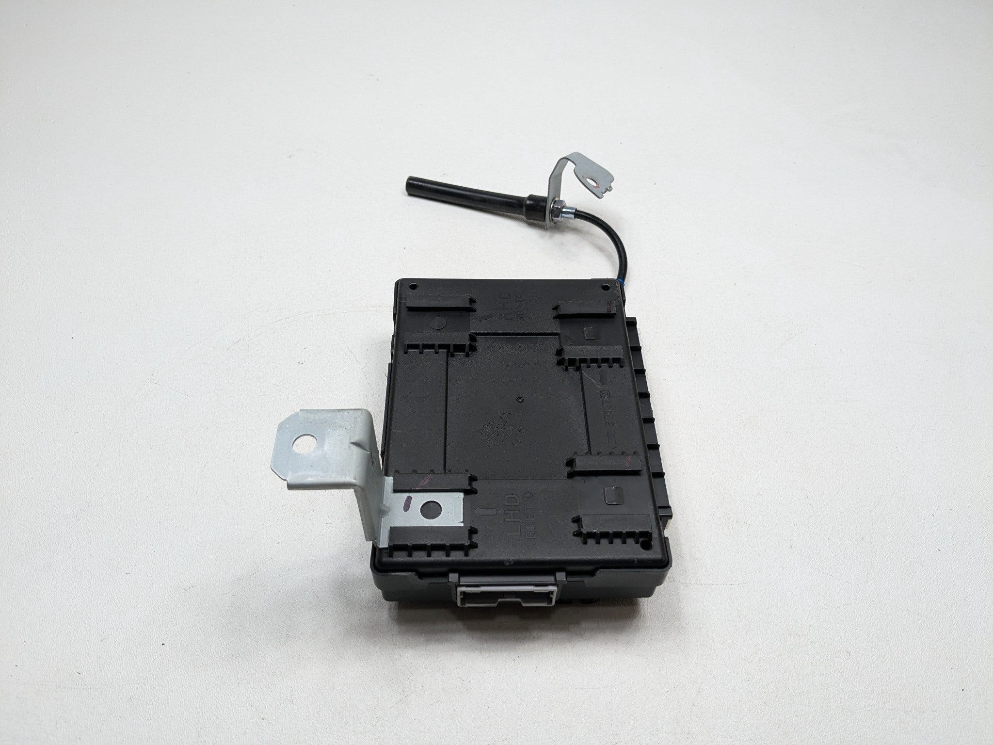 2013 - 2016 HYUNDAI SANTA FE OEM BCM ECU BODY CONTROL MODULE UNIT