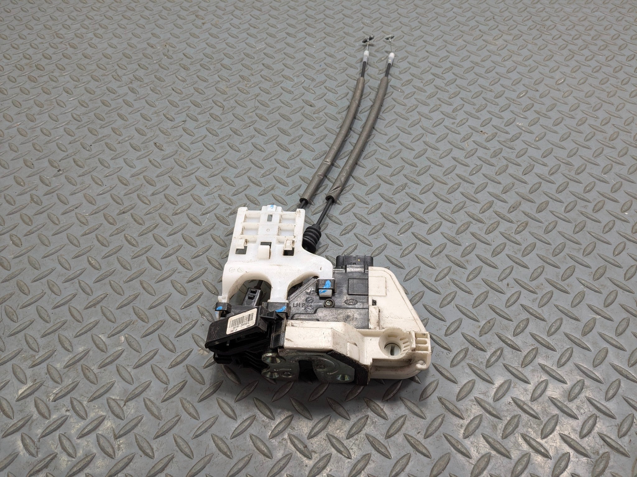 2013 - 2016 HYUNDAI SANTA FE OEM DOOR LOCK LATCH ACTUATOR FRONT LEFT DRIVER SIDE
