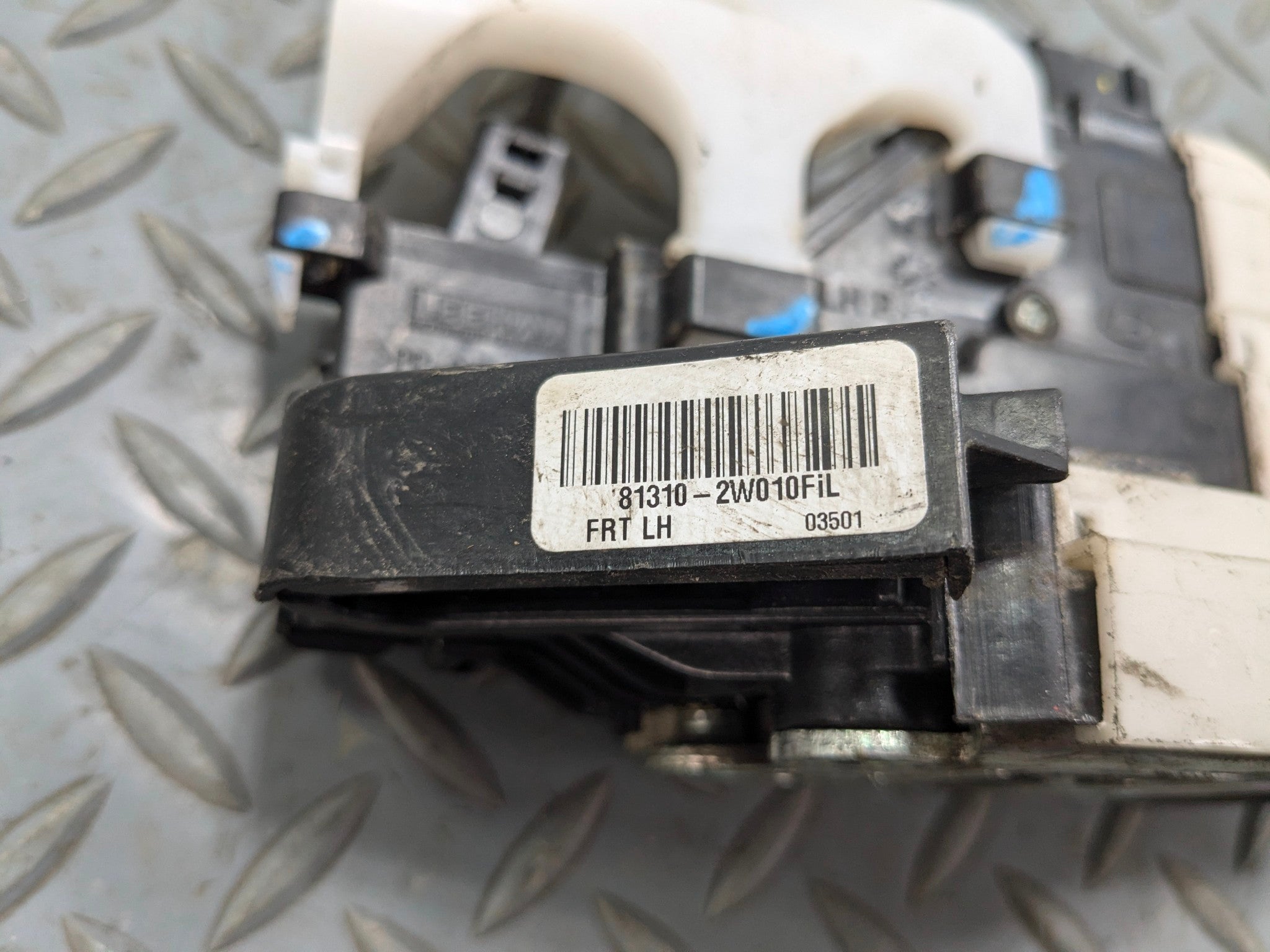 2013 - 2016 HYUNDAI SANTA FE OEM DOOR LOCK LATCH ACTUATOR FRONT LEFT DRIVER SIDE