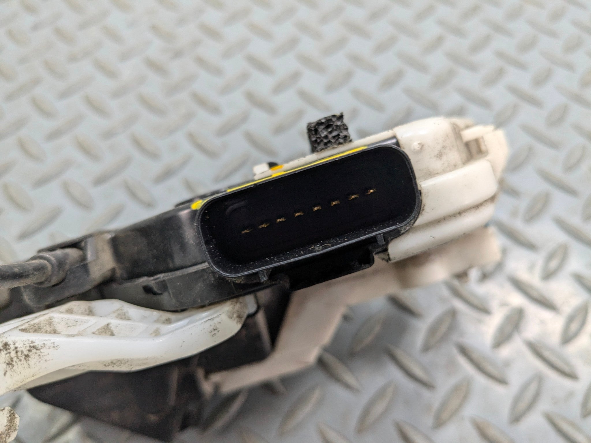 2013 - 2016 HYUNDAI SANTA FE OEM DOOR LOCK LATCH ACTUATOR FRONT LEFT DRIVER SIDE