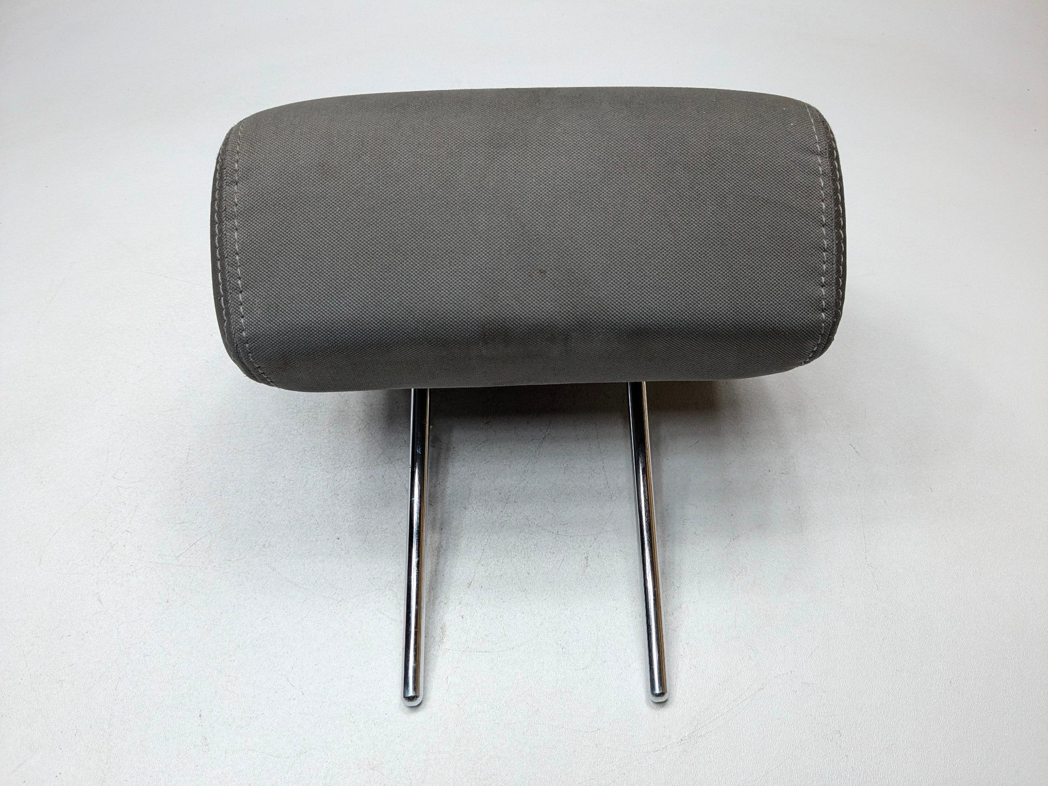 2013 - 2016 HYUNDAI SANTA FE OEM SEAT HEADREST GRAY CLOTH REAR CENTER