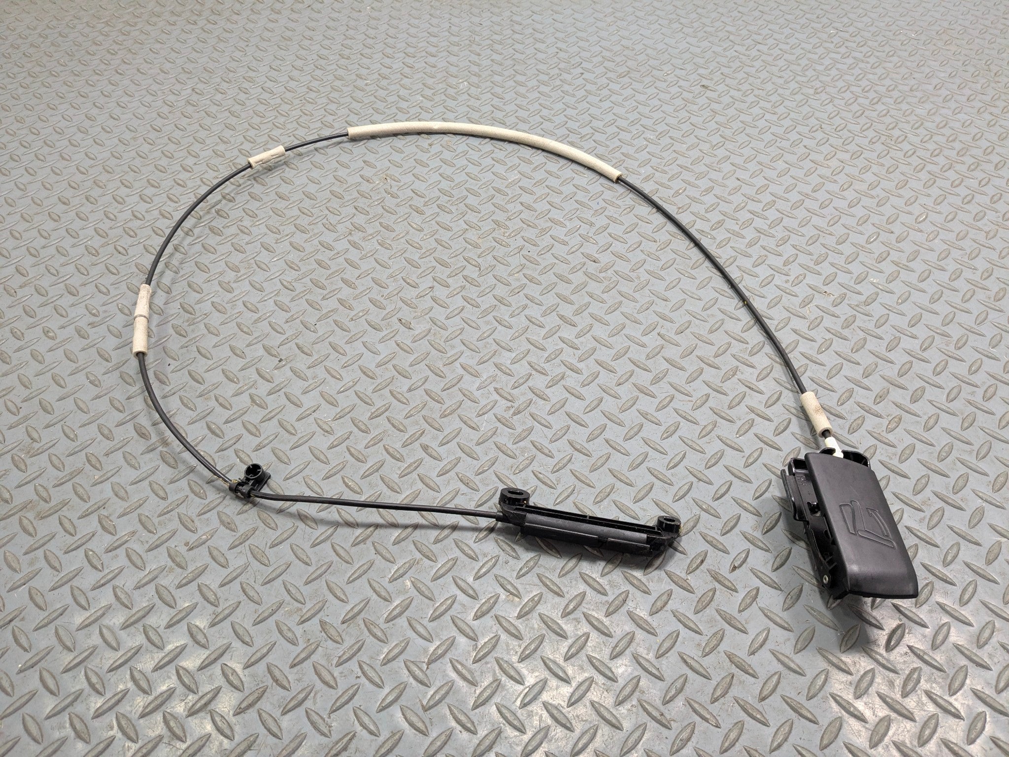 2013 - 2016 HYUNDAI SANTA FE OEM SEAT LATCH LOCK RELEASE HANDLE REAR RIGHT SIDE