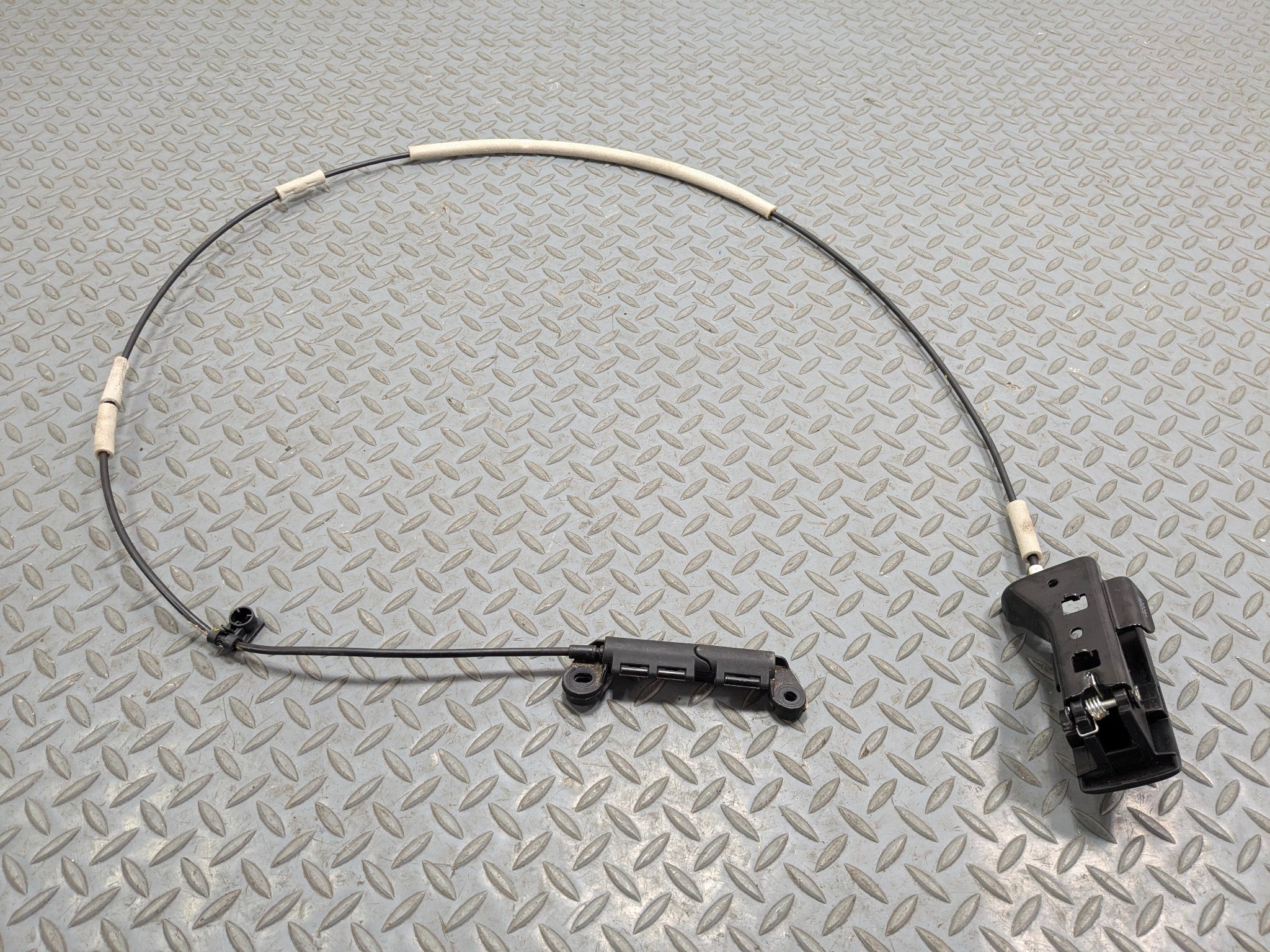 2013 - 2016 HYUNDAI SANTA FE OEM SEAT LATCH LOCK RELEASE HANDLE REAR RIGHT SIDE