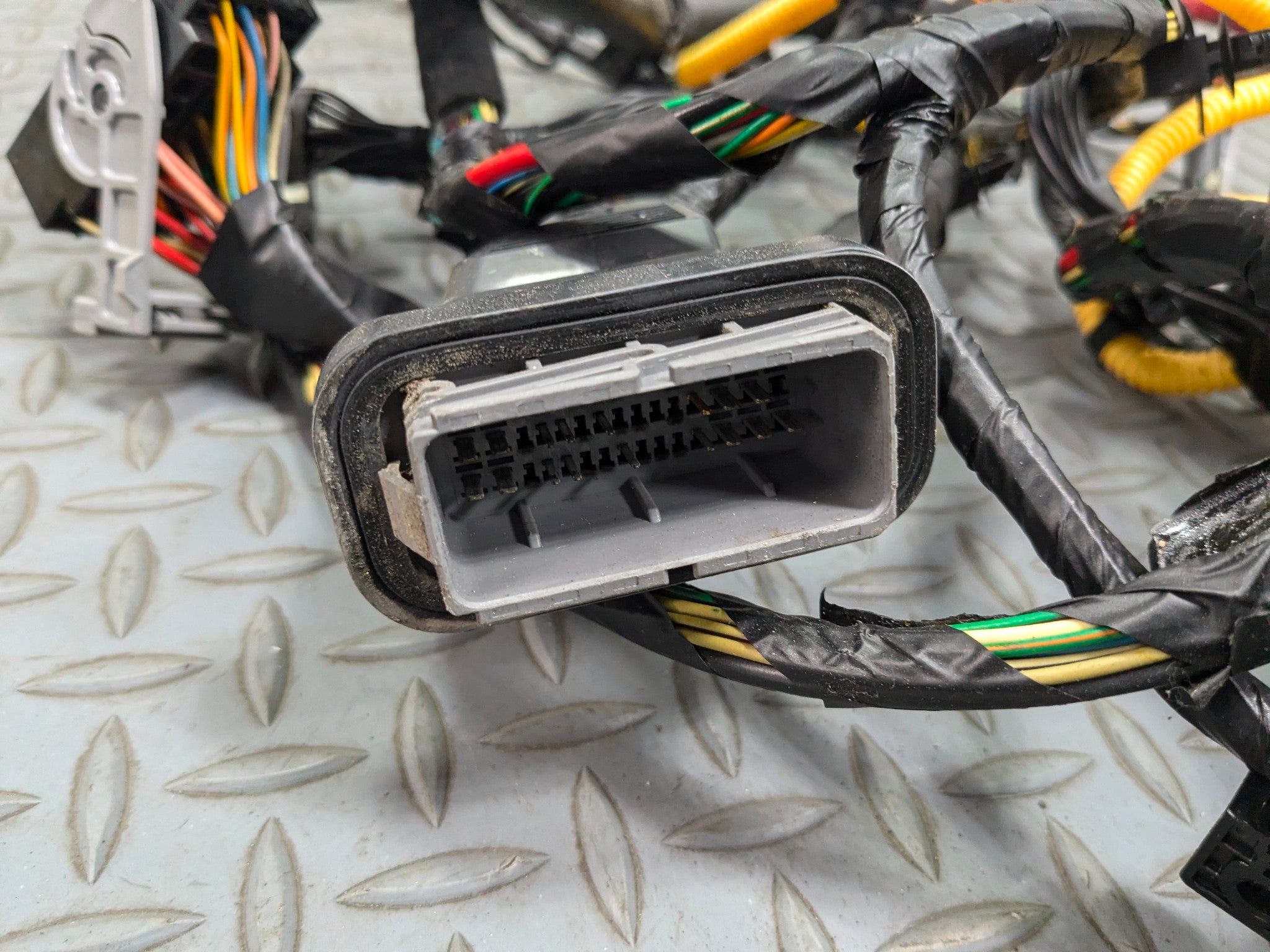 2013 - 2016 HYUNDAI SANTA FE OEM INTERIOR BODY WIRE HARNESS CABLE AND CONNECTOR