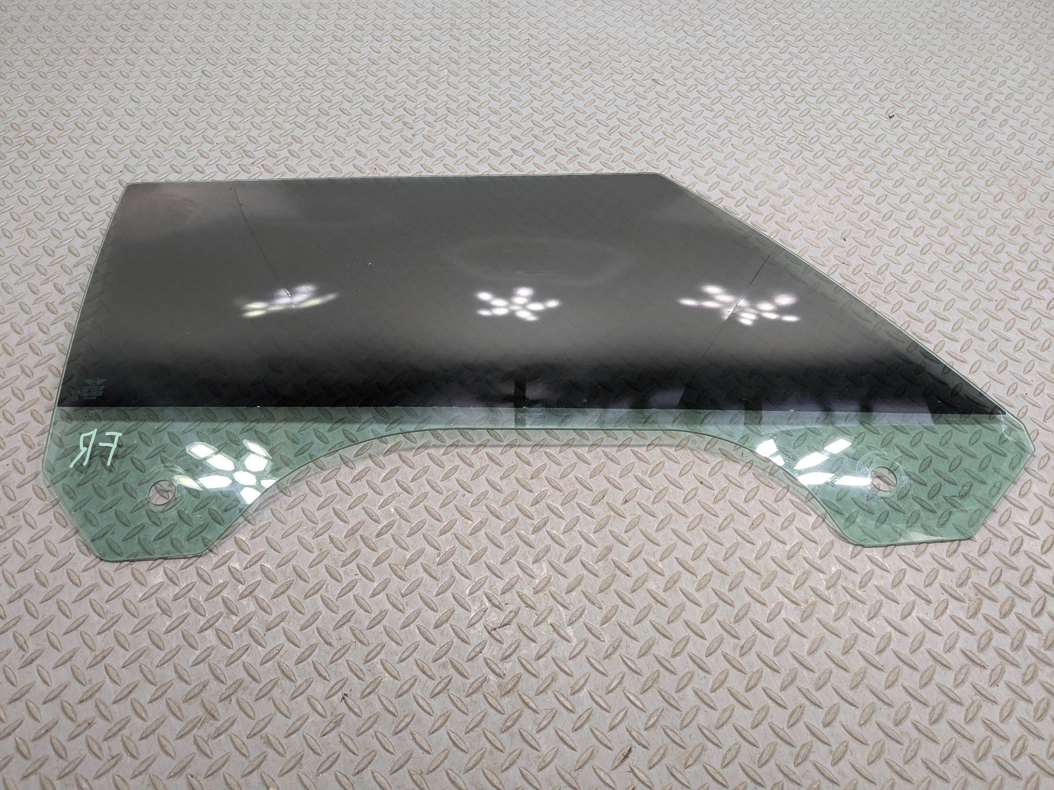 2007 - 2010 MINI COOPER OEM DOOR WINDOW GLASS FRONT RIGHT PASSENGER SIDE