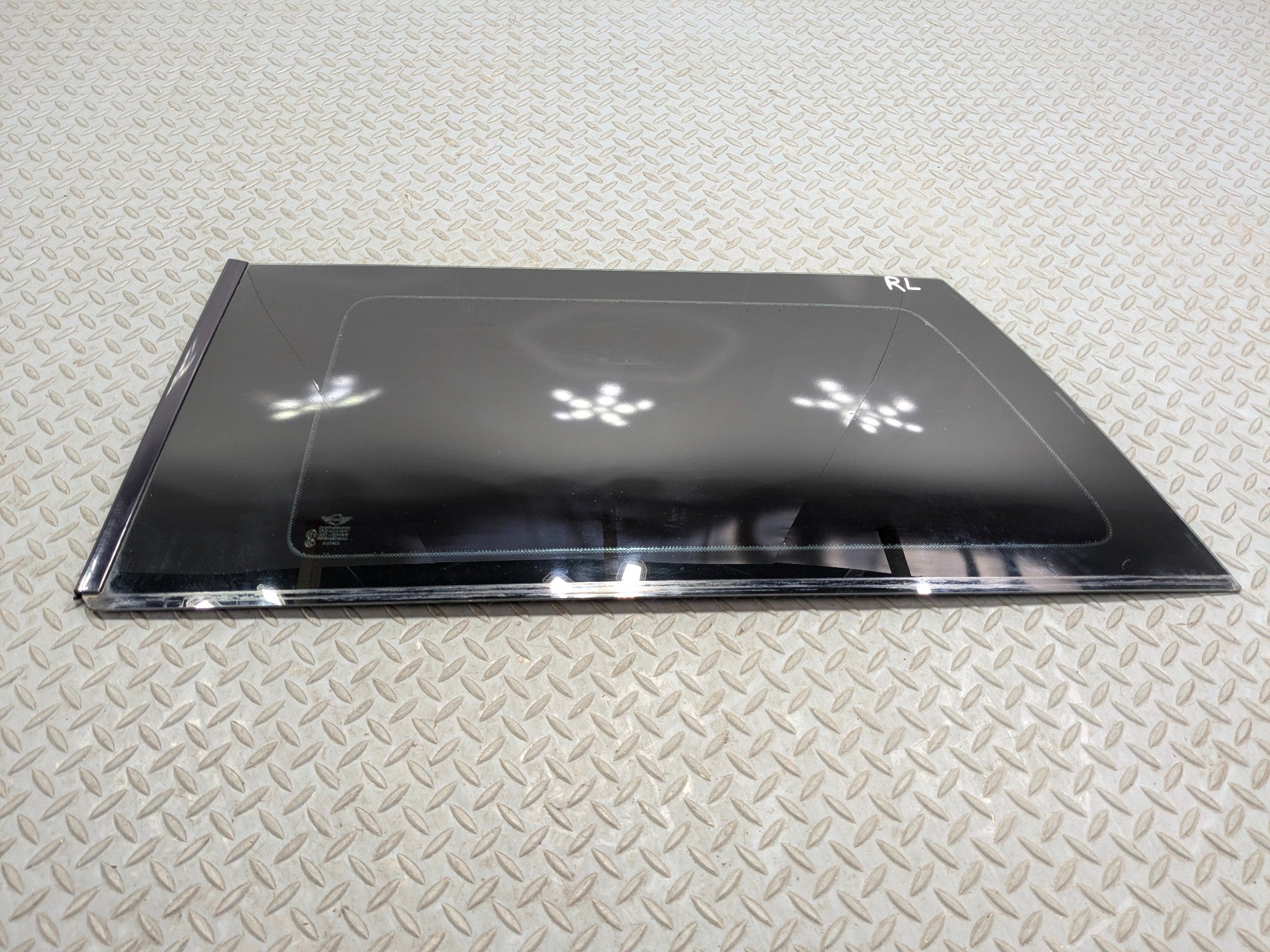 2007 - 2010 MINI COOPER OEM DOOR WINDOW QUARTER GLASS REAR LEFT DRIVER SIDE