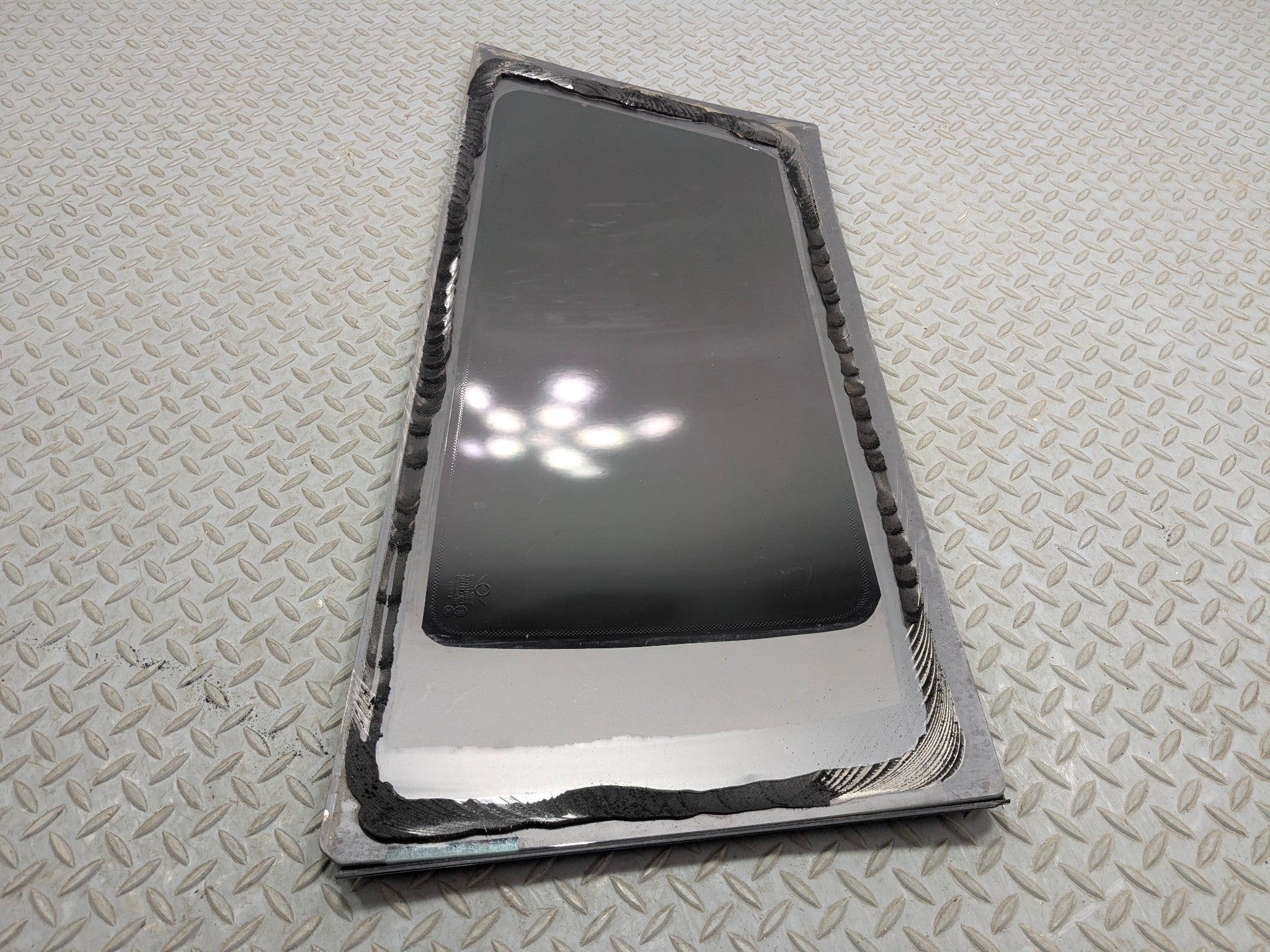 2007 - 2010 MINI COOPER OEM DOOR WINDOW QUARTER GLASS REAR LEFT DRIVER SIDE