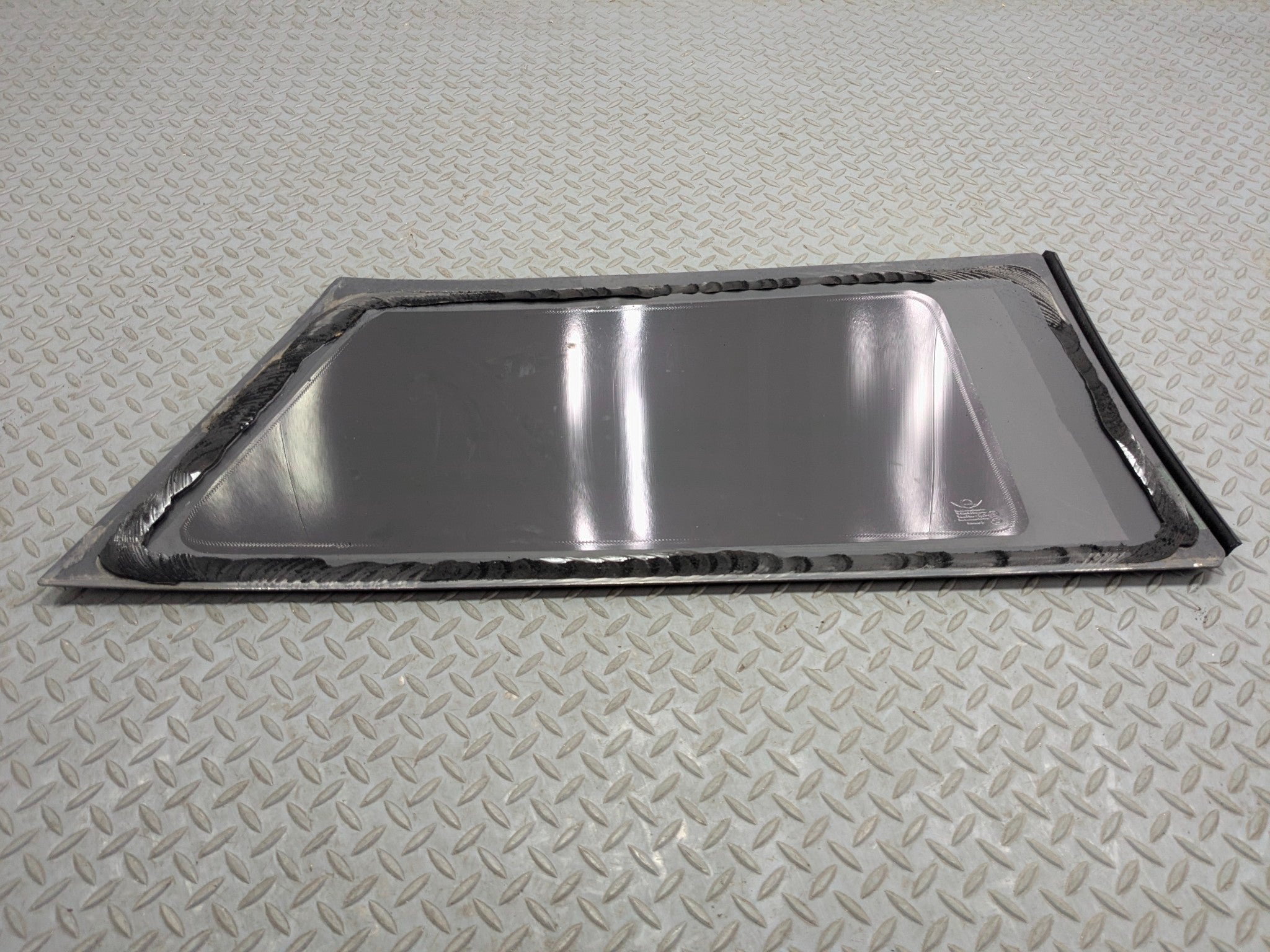 2007 - 2010 MINI COOPER OEM DOOR WINDOW QUARTER GLASS REAR LEFT DRIVER SIDE