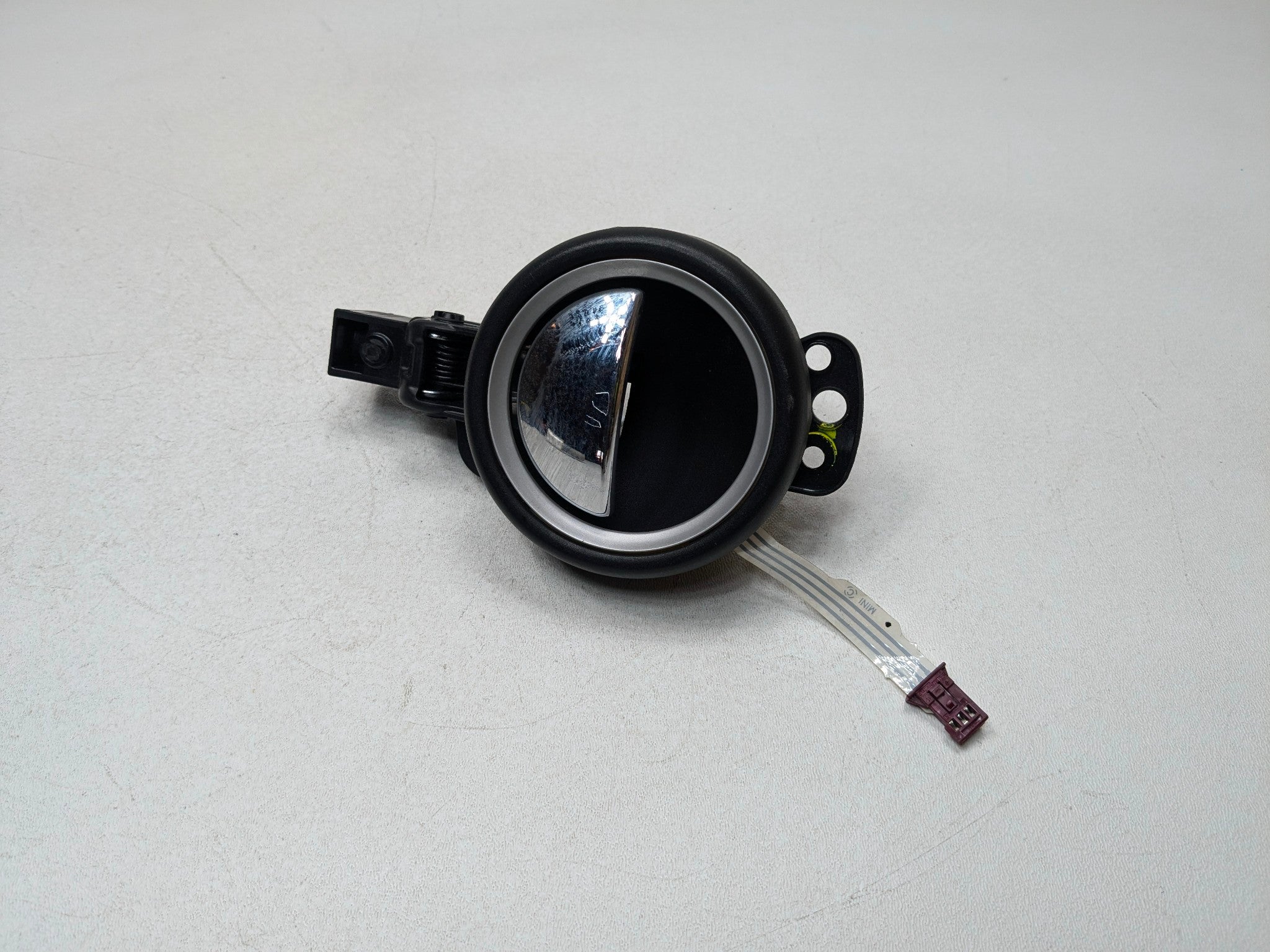 2007 - 2010 MINI COOPER OEM INTERIOR DOOR HANDLE FRONT RIGHT PASSENGER SIDE
