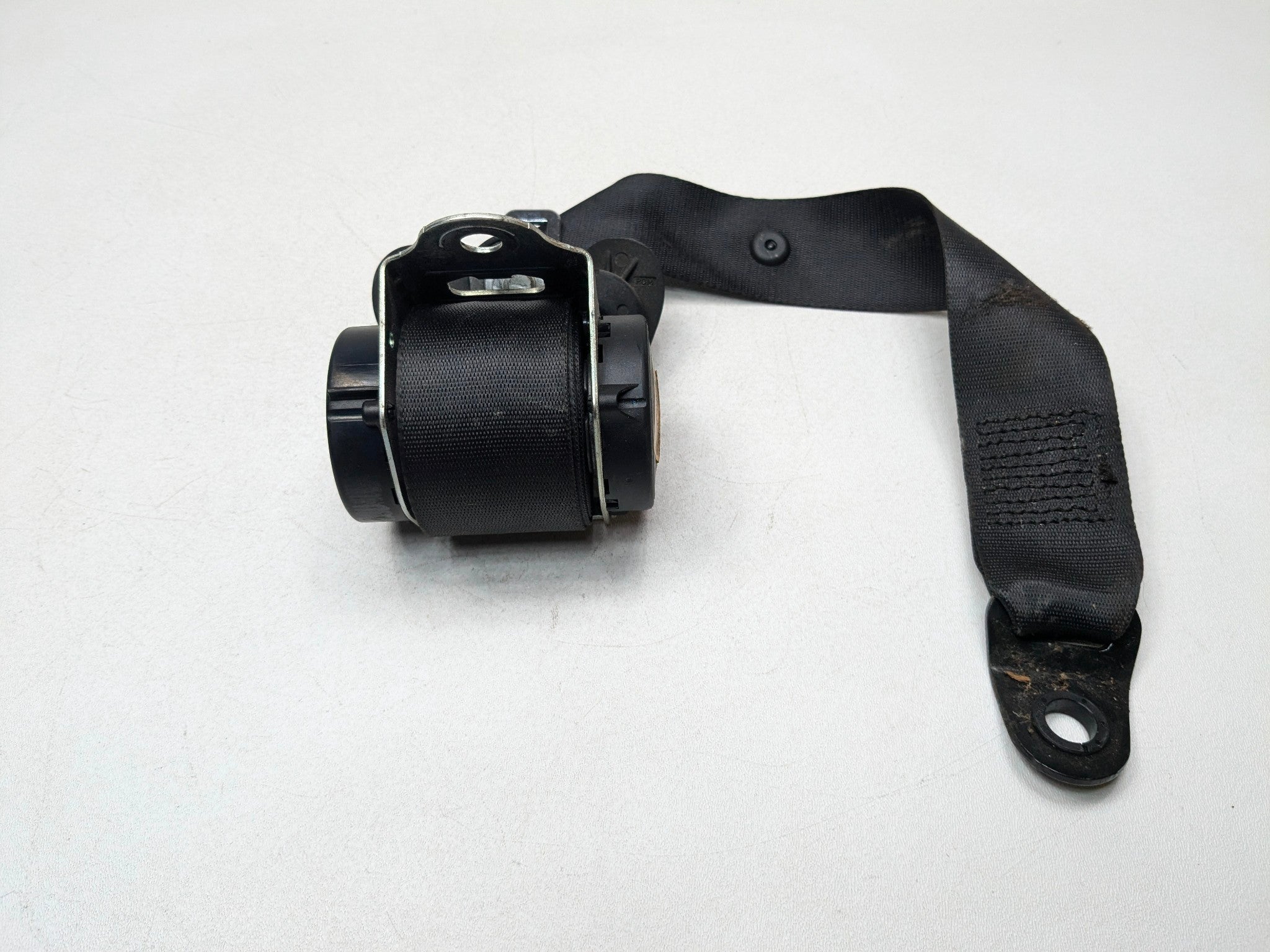 2007 - 2010 MINI COOPER OEM SEAT BELT RETRACTOR REAR RIGHT PASSENGER SIDE