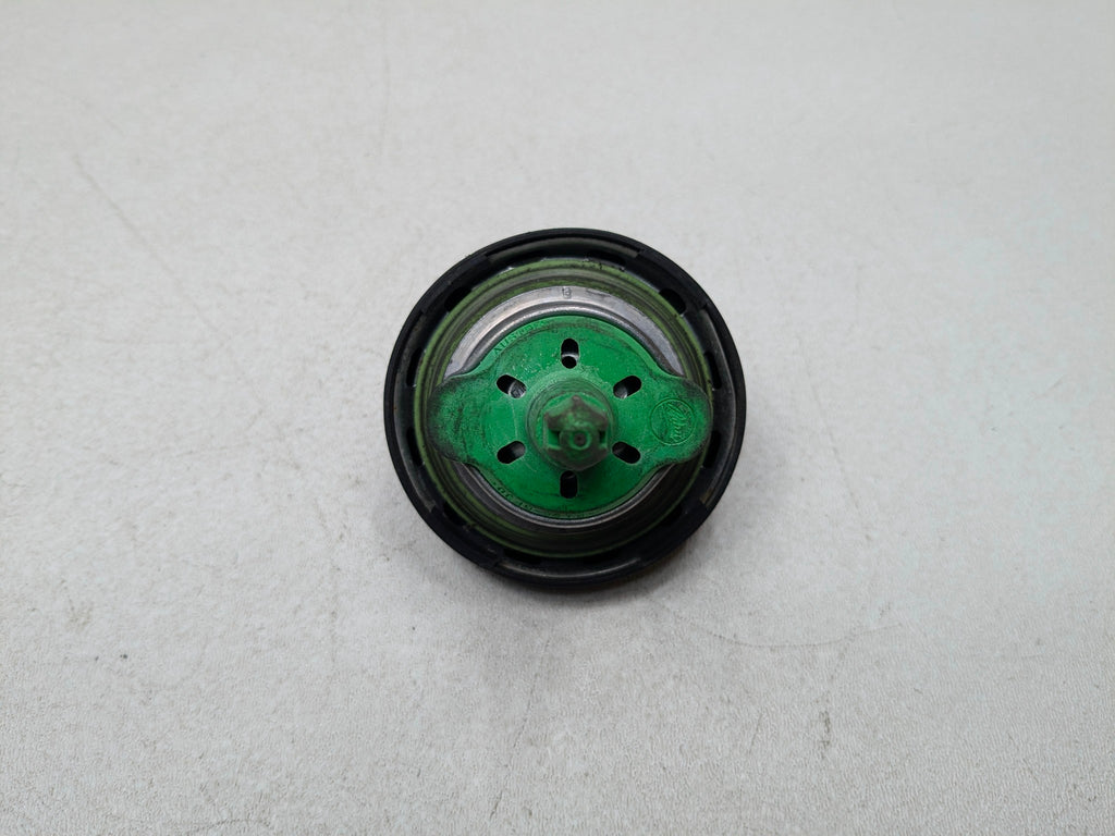 2007 - 2010 MINI COOPER OEM FILLER CAP FUEL GAS TANK ASSEMBLY BLACK