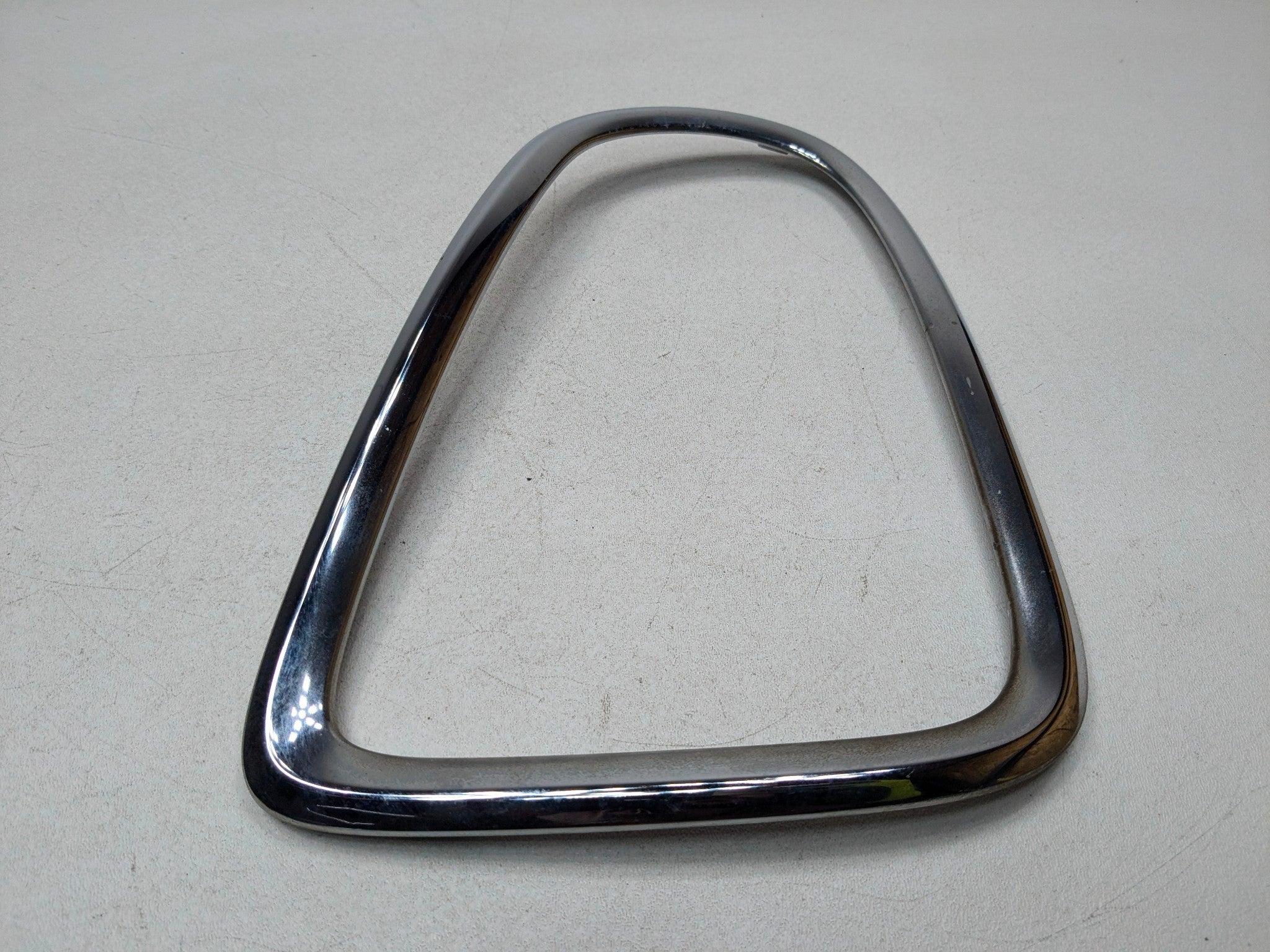 2007 - 2010 MINI COOPER OEM TAIL LIGHT CHROME MOLDING TRIM REAR RIGHT SIDE