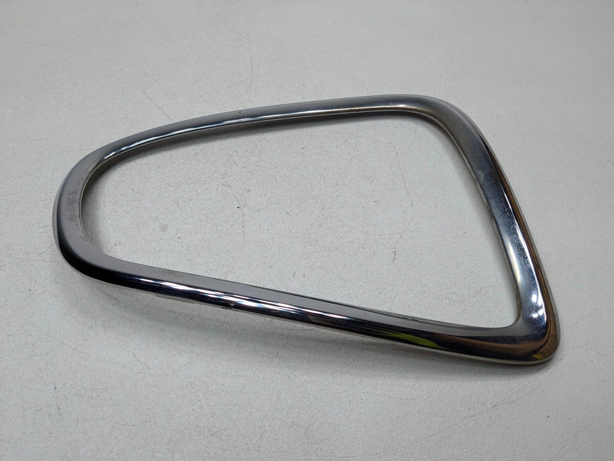 2007 - 2010 MINI COOPER OEM TAIL LIGHT CHROME MOLDING TRIM REAR RIGHT SIDE