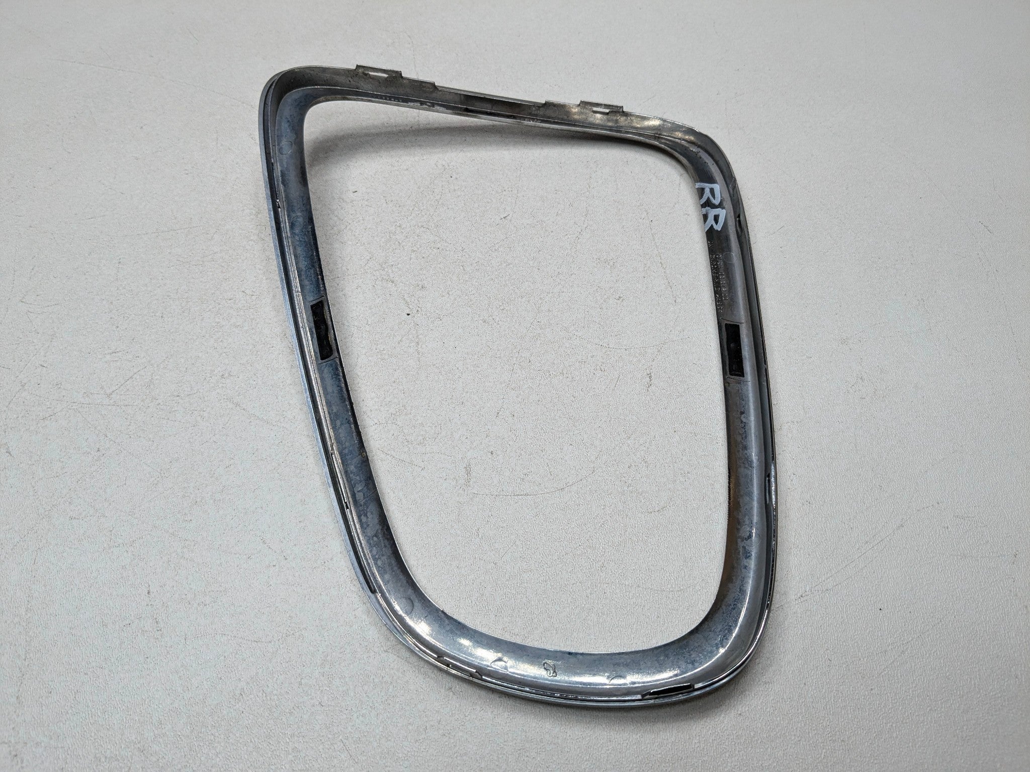 2007 - 2010 MINI COOPER OEM TAIL LIGHT CHROME MOLDING TRIM REAR RIGHT SIDE