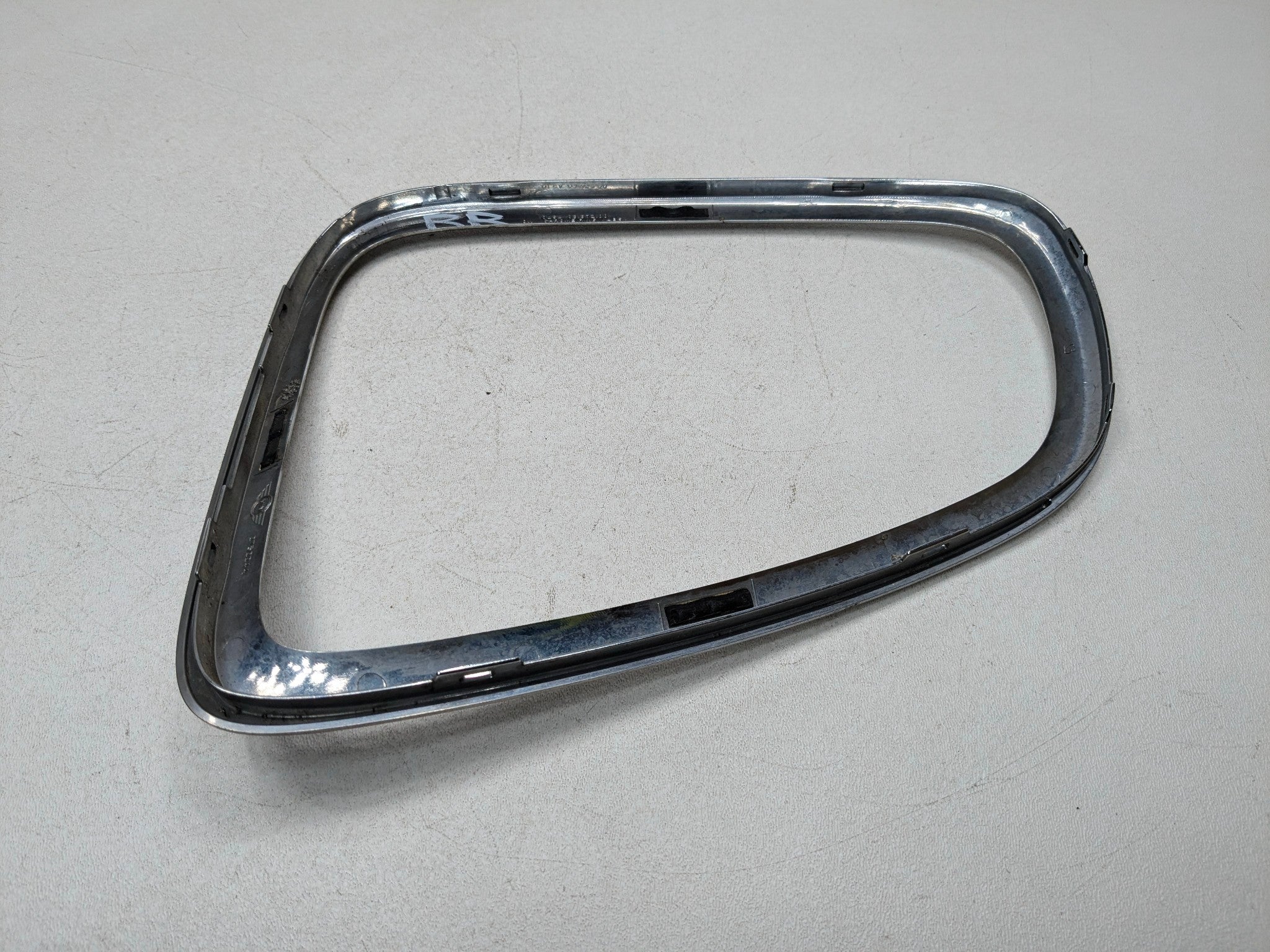 2007 - 2010 MINI COOPER OEM TAIL LIGHT CHROME MOLDING TRIM REAR RIGHT SIDE