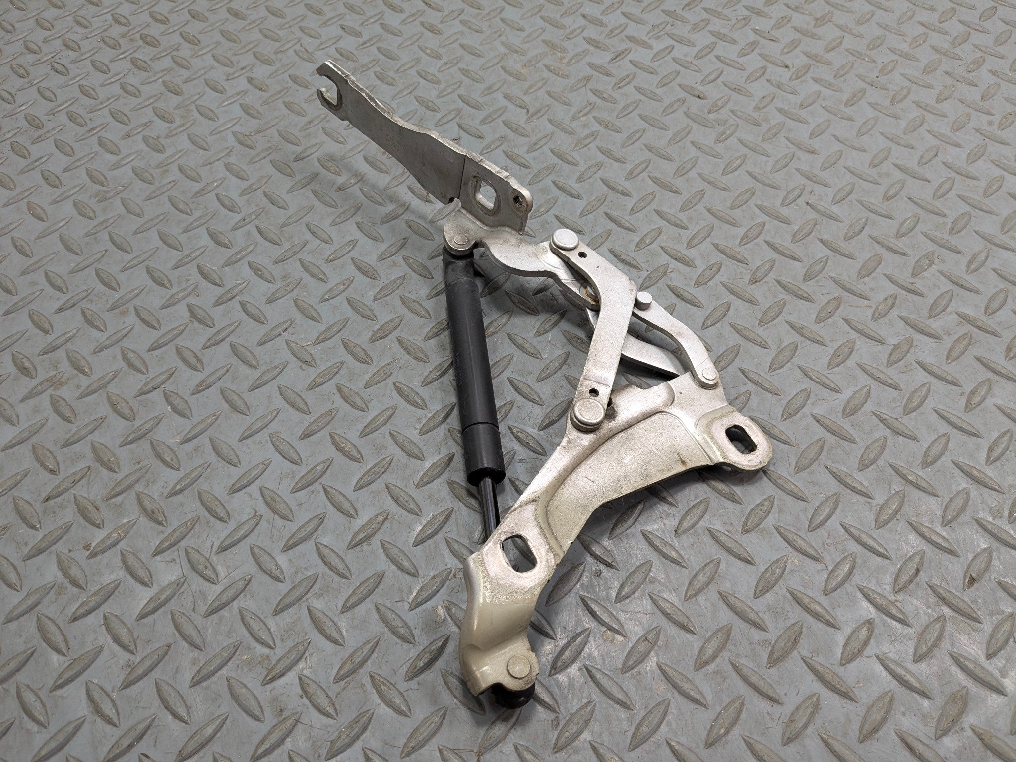 07 - 10 MINI COOPER OEM HOOD HINGE WITH SHOCK STRUT FRONT RIGHT PASSENGER SIDE