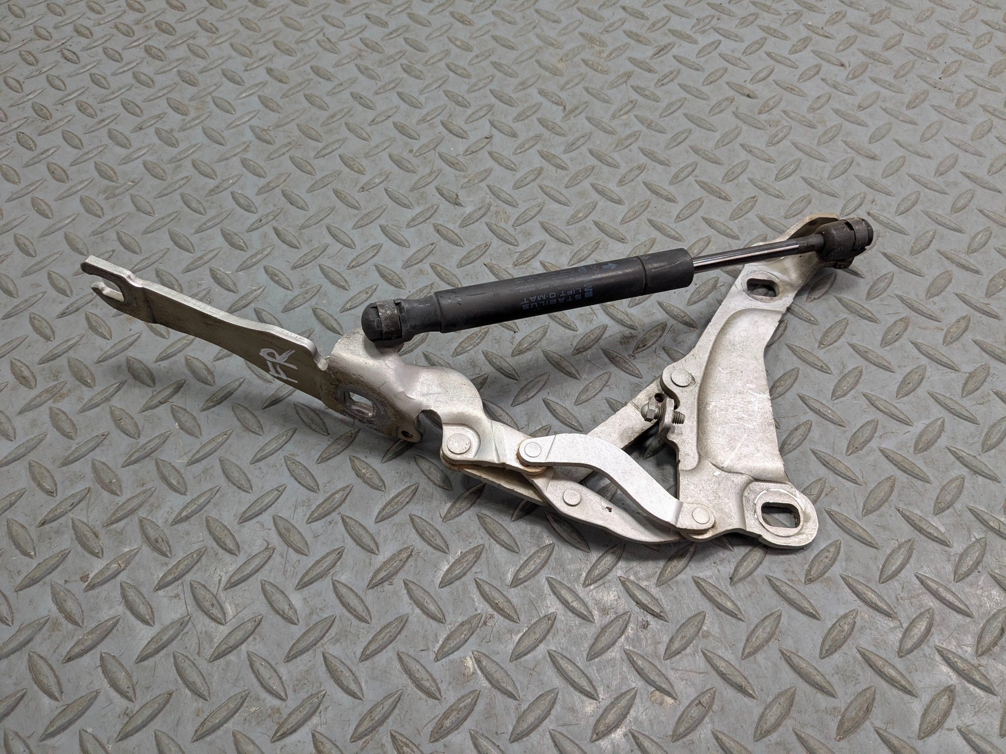 07 - 10 MINI COOPER OEM HOOD HINGE WITH SHOCK STRUT FRONT RIGHT PASSENGER SIDE