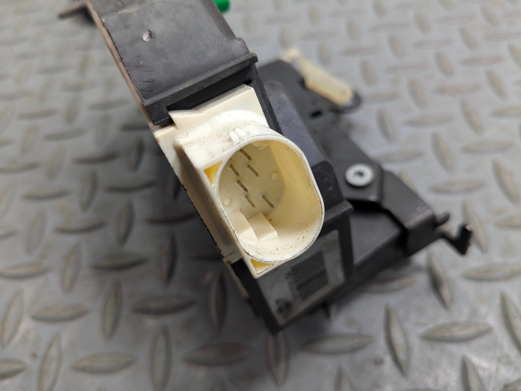 2007 - 2010 MINI COOPER OEM DOOR LATCH LOCK ACTUATOR FRONT LEFT DRIVER SIDE