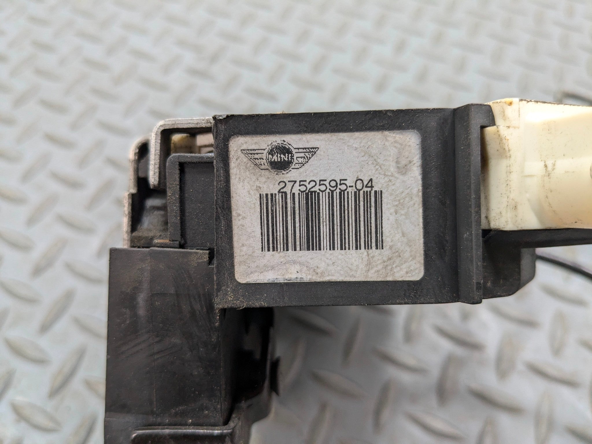 2007 - 2010 MINI COOPER OEM DOOR LATCH LOCK ACTUATOR FRONT LEFT DRIVER SIDE