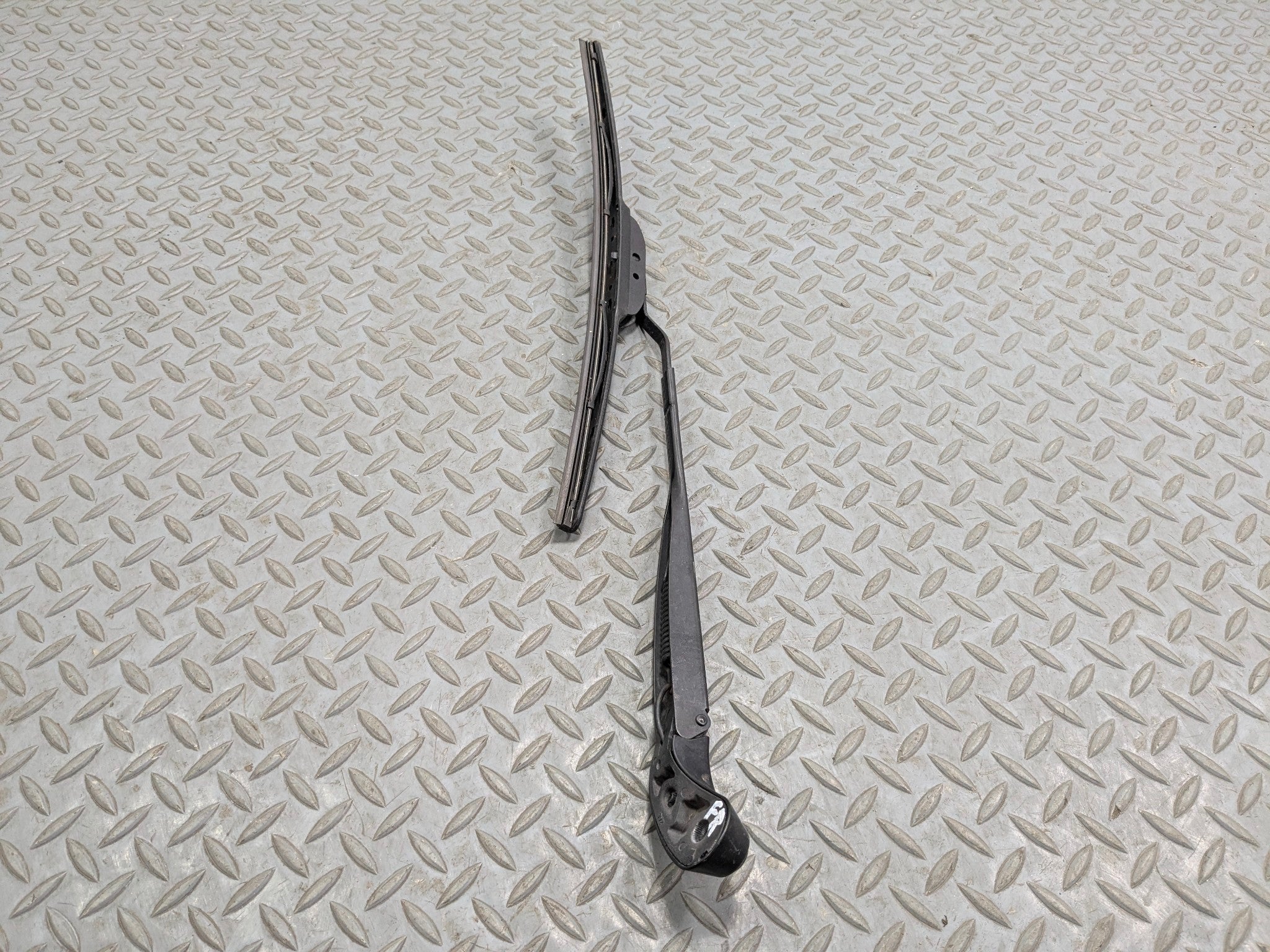 2007 - 2010 MINI COOPER OEM WINDSHIELD WIPER ARM WITH BLADE FRONT RIGHT SIDE